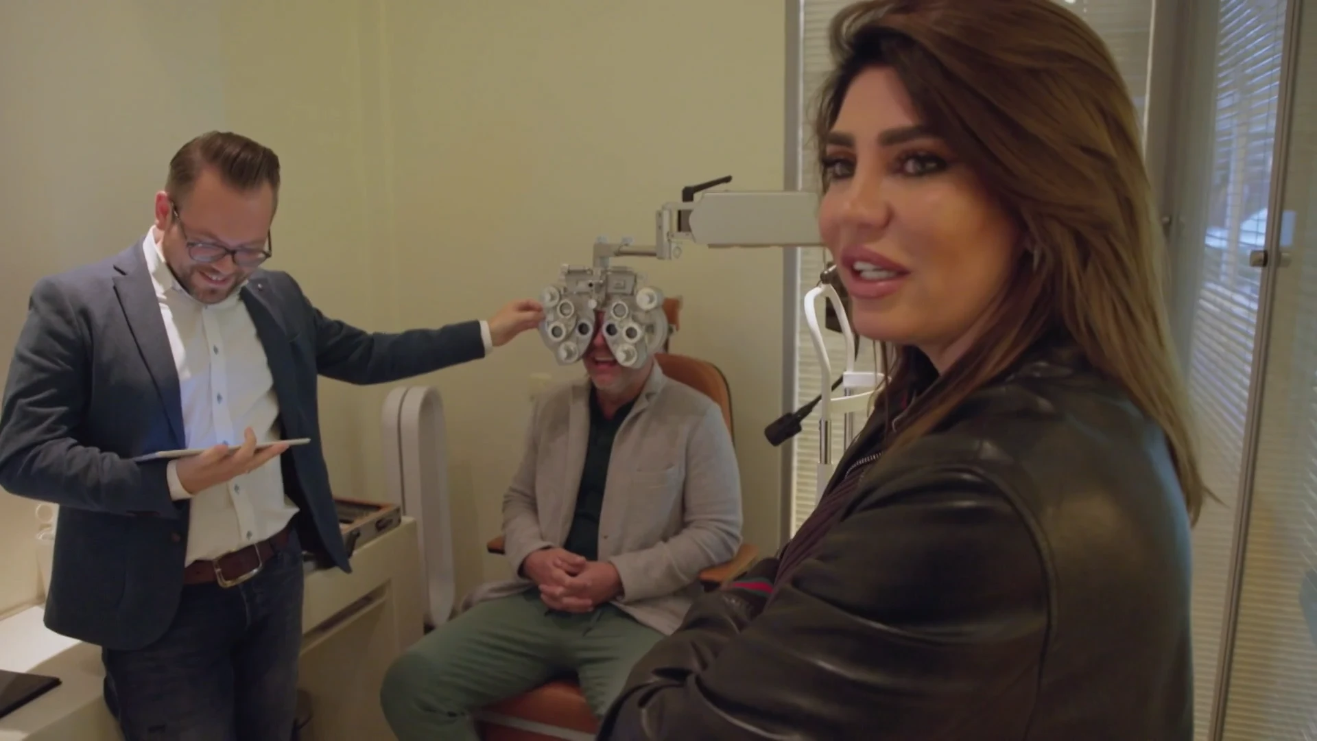 Andy en Melisa moeten ALLEBEI een BRIL