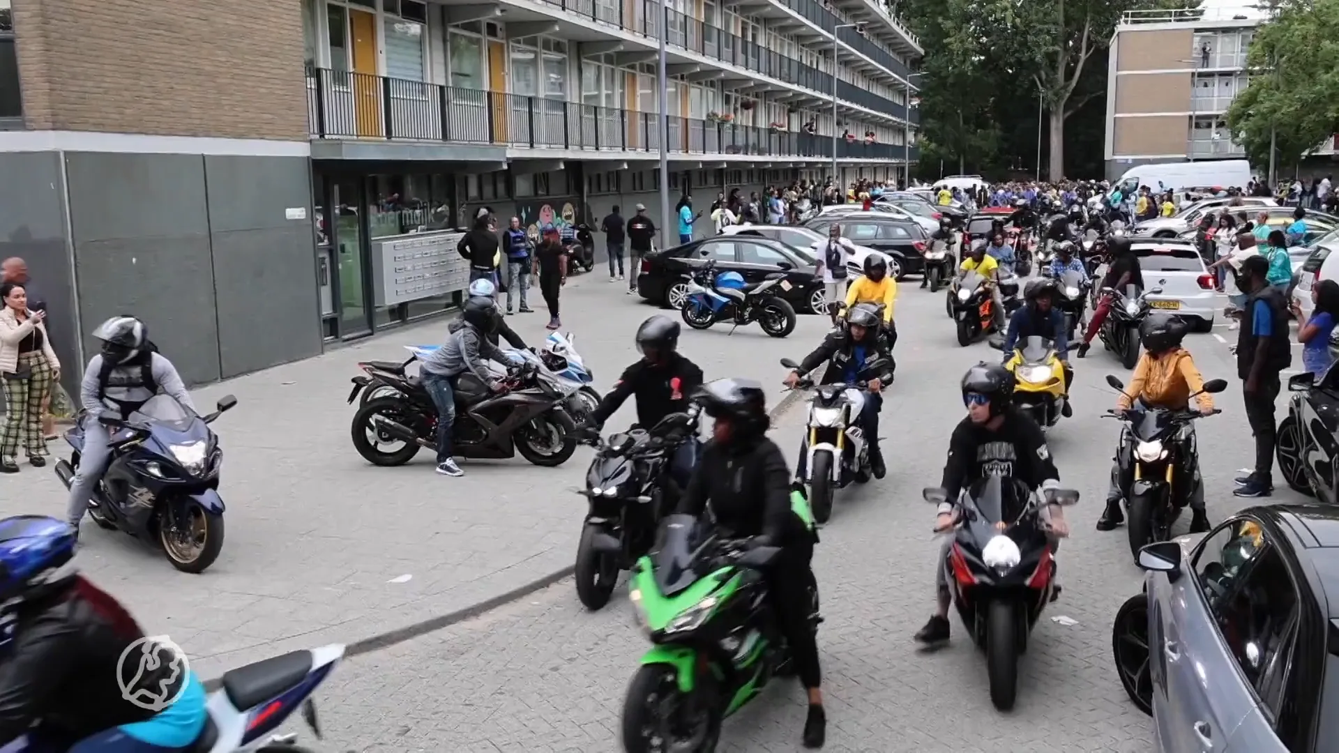 Honderden mensen bij lawaaitocht voor doodgeschoten Siki Martina