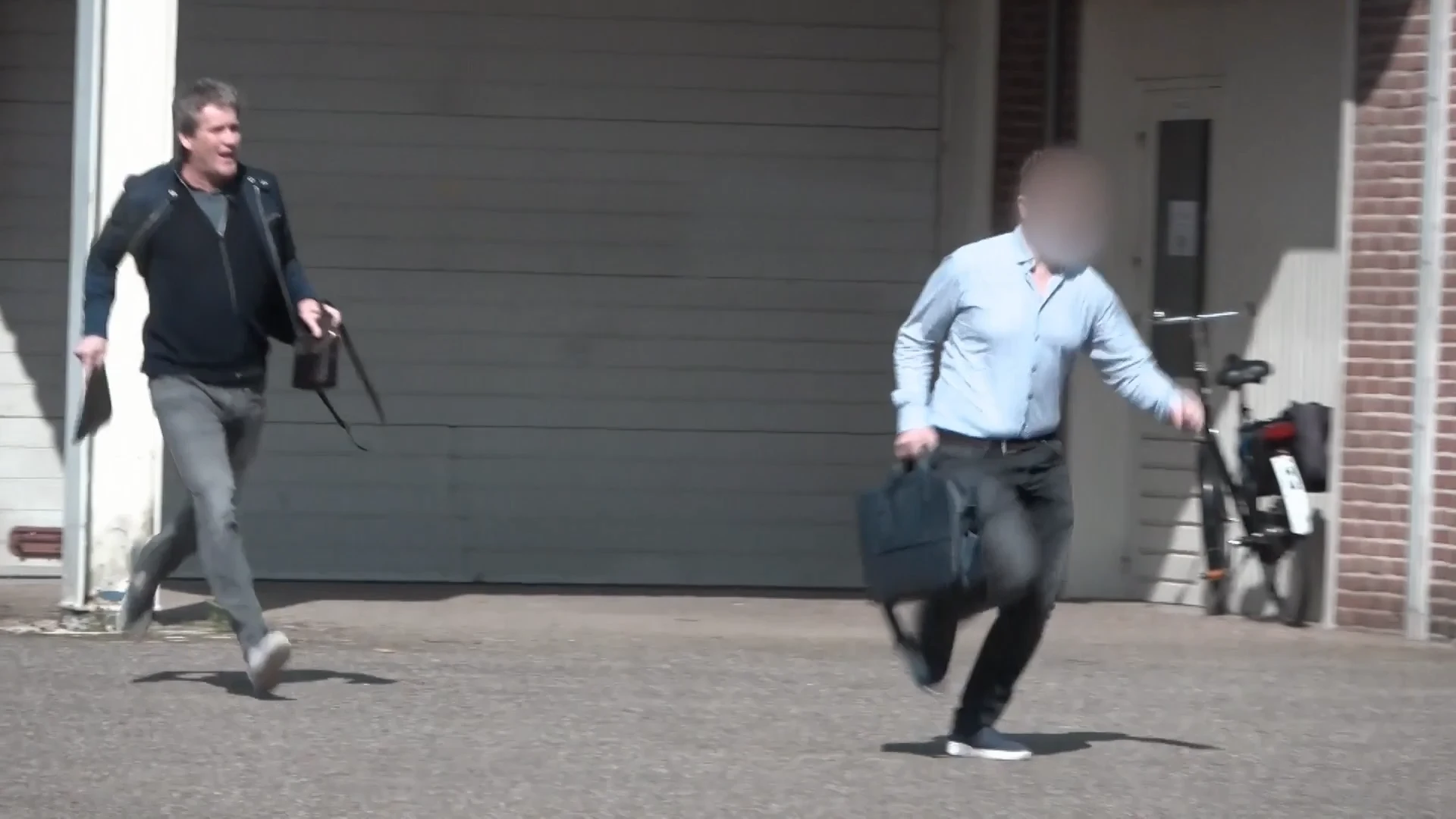 Makelaar Mark G VLUCHT WEG tijdens de CONFRONTATIE