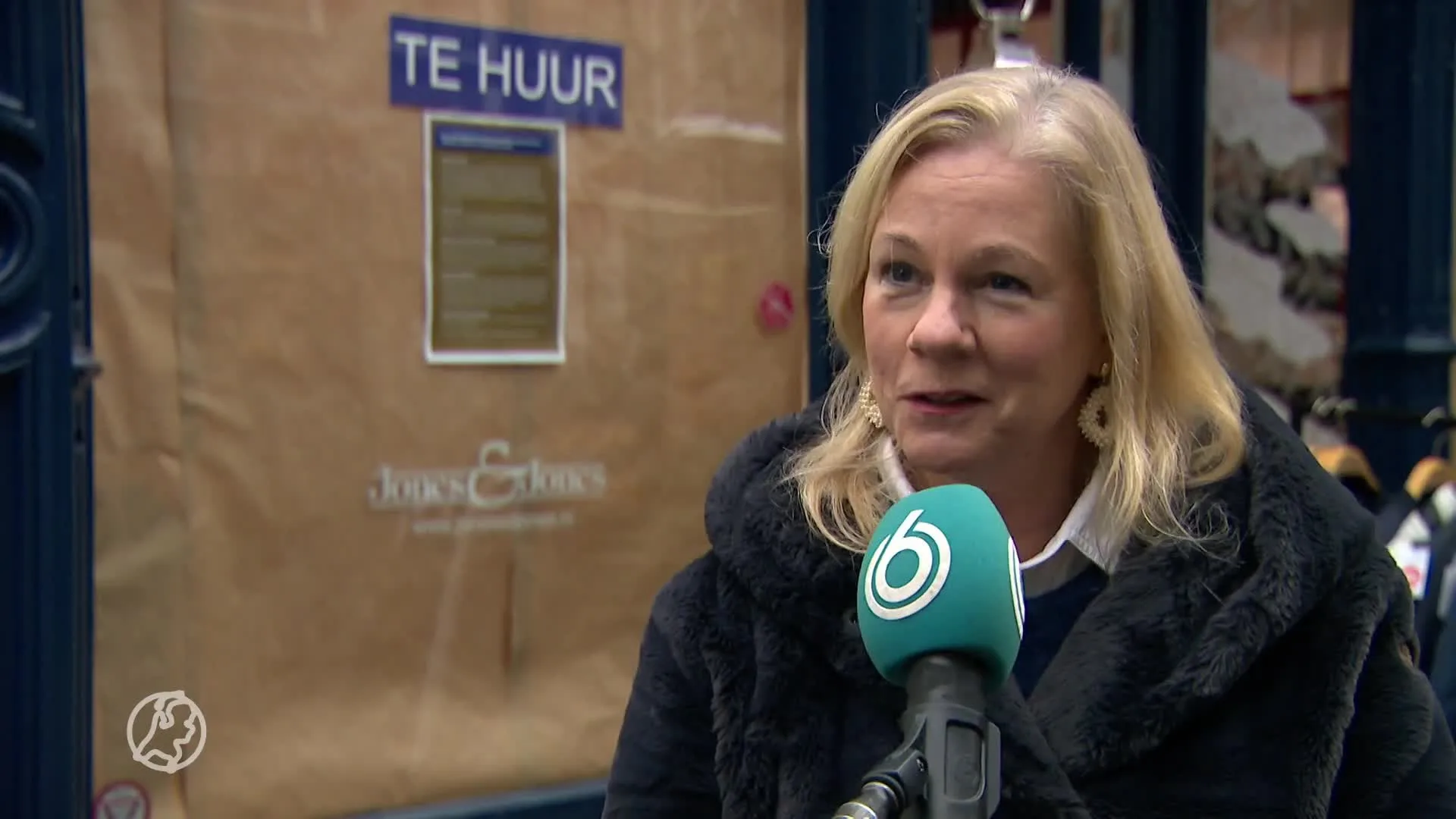 Winkeliers in Zutphen plakken etalages af uit protest tegen lockdown