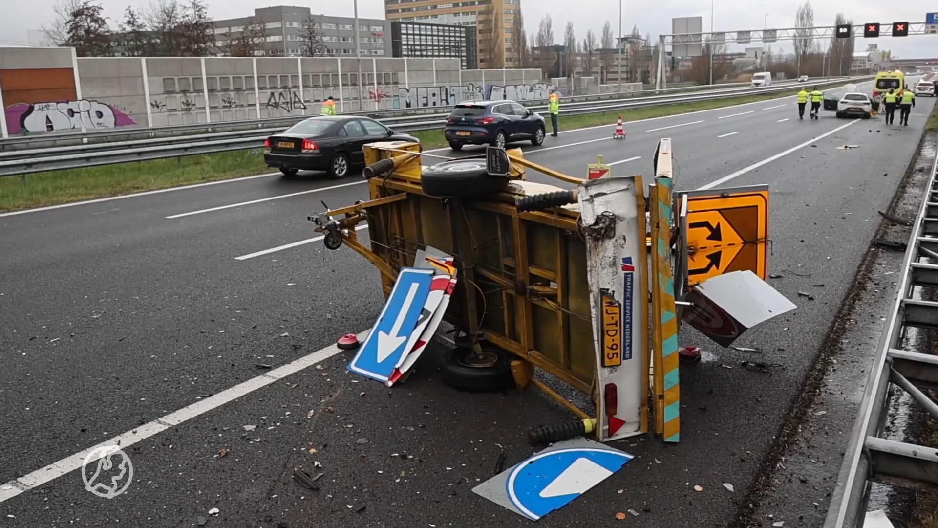 Automobilist knalt met hoge snelheid op actiewagen A12 Zoetermeer