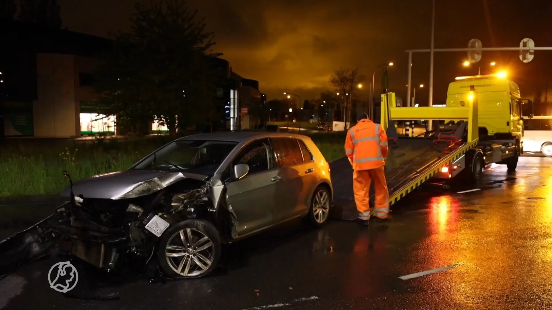 Wegpiraten redden lachgasflessen uit auto na crash