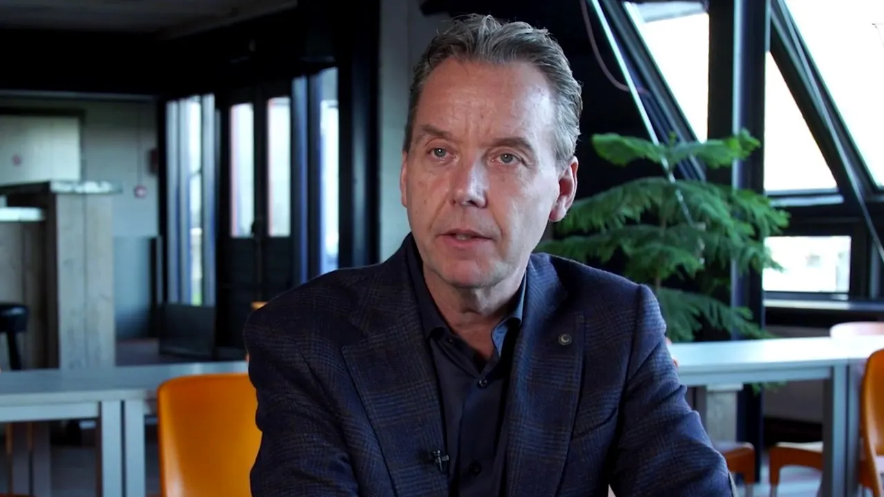 Koffie met Valentijn: ’Ik denk dat Ajax Promes dan gewoon laa...