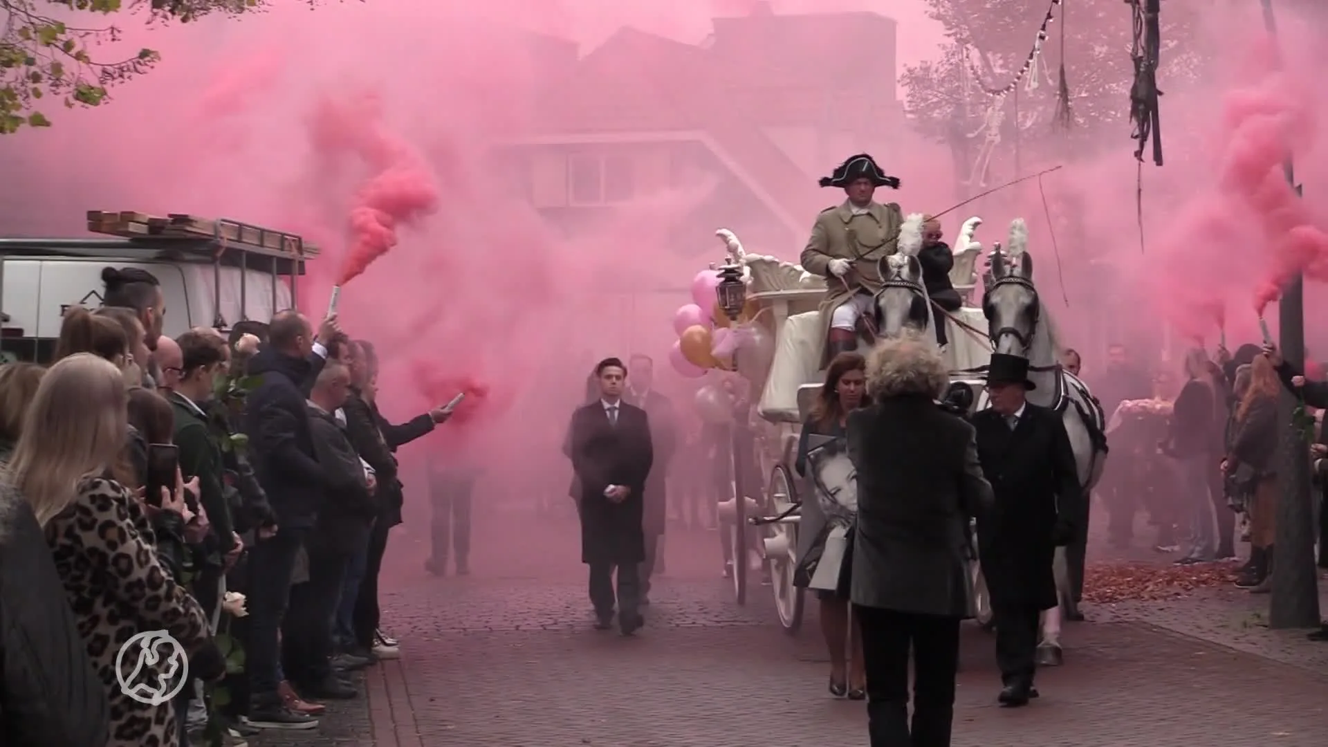Familie en vrienden nemen op indrukwekkende wijze afscheid van doodgestoken Anouk