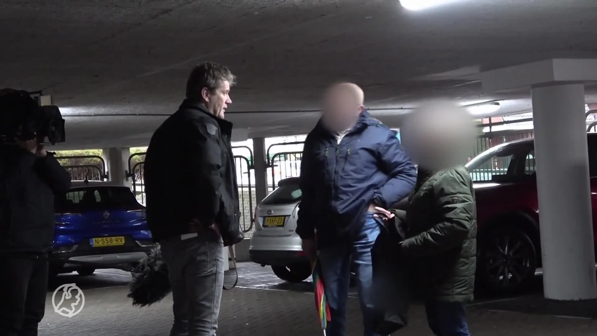 Alberto Stegeman confronteert man die meisjes om naaktfoto's vraagt