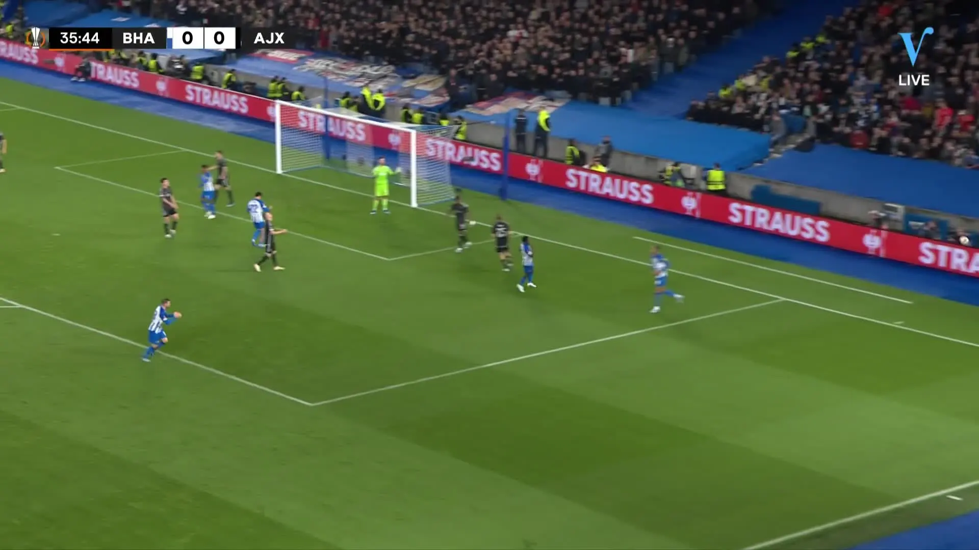 KANS: Ramaj keert schot van Joao Pedro