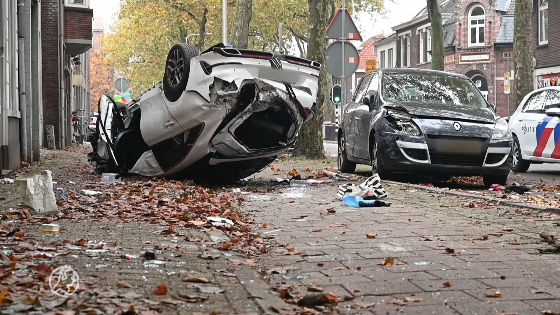 Wilde achtervolging door Tilburg eindigt in totale chaos en auto op de kop