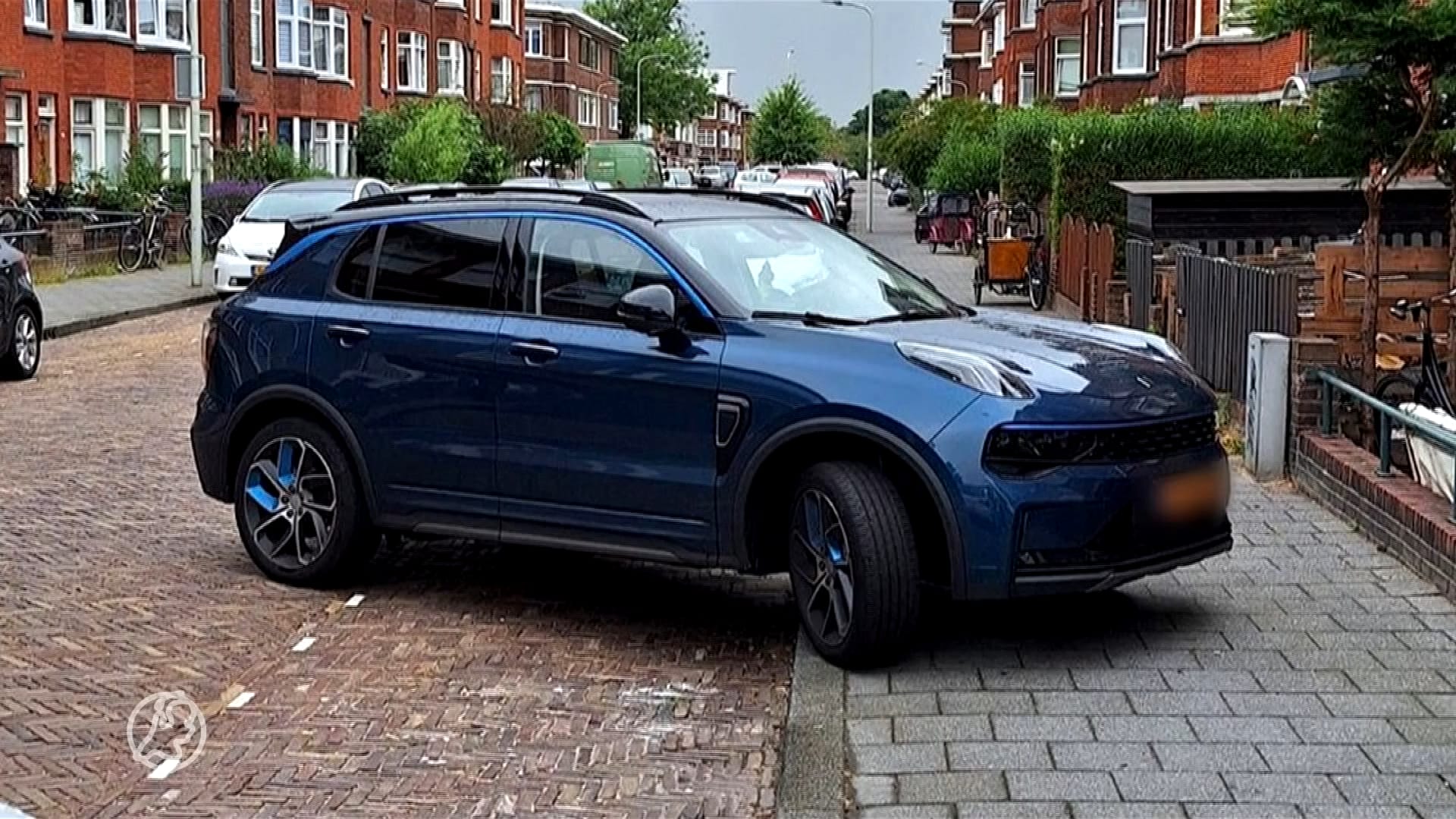 Dag na dag parkeert deze automobilist zijn auto zo aso mogelijk