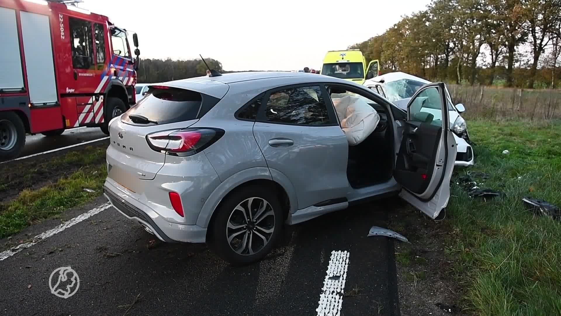 Vrouw (27) overleden na frontale botsing bij Riethoven