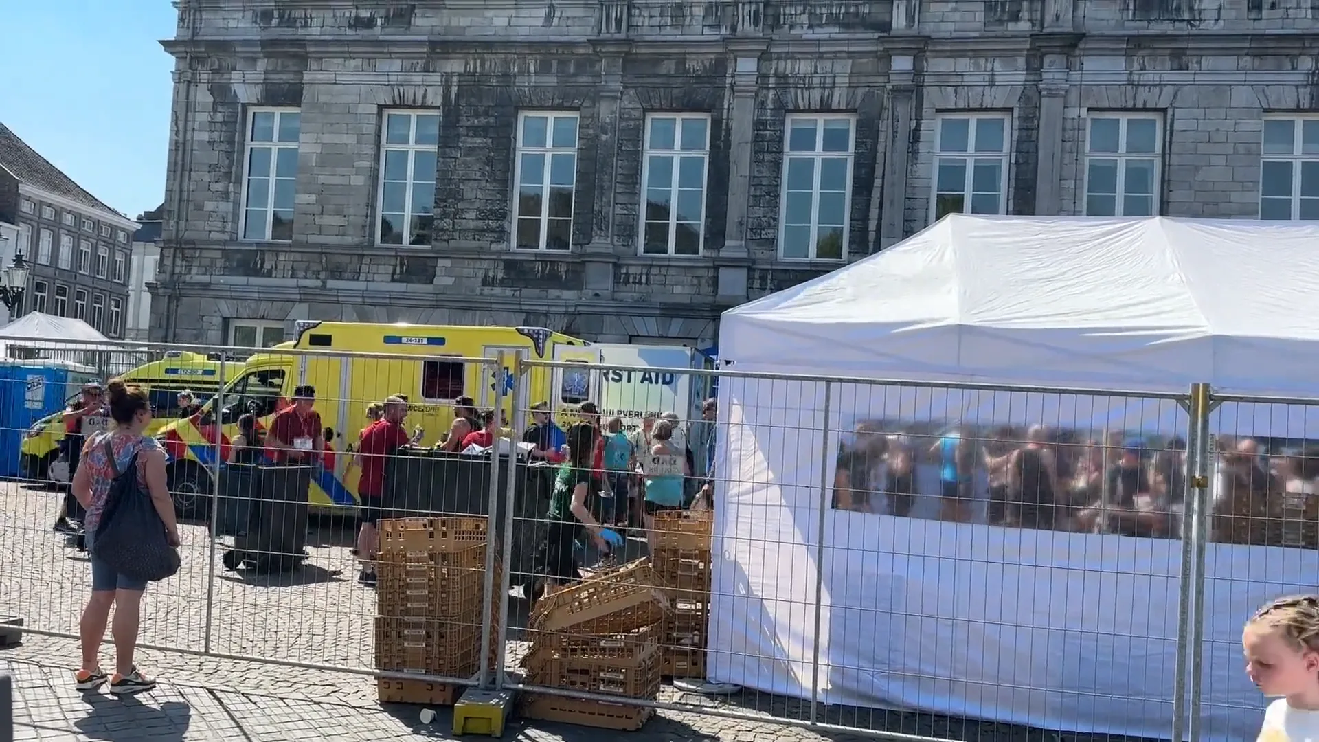 Renners onwel door hitte tijdens hardloopwedstrijd Maastricht: 'Te weinig waterpunten'