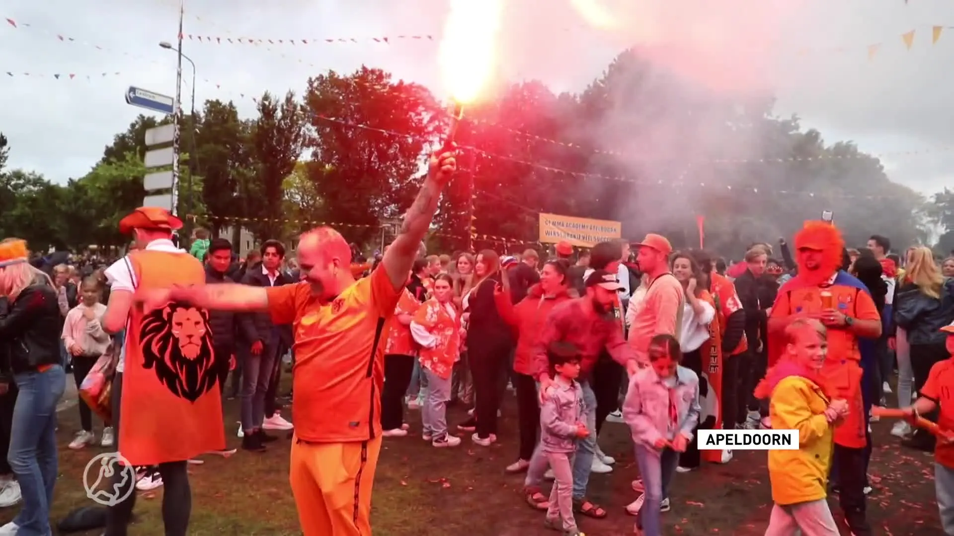 Volksfeesten en rellen op rotondes: duizenden fans vieren der...