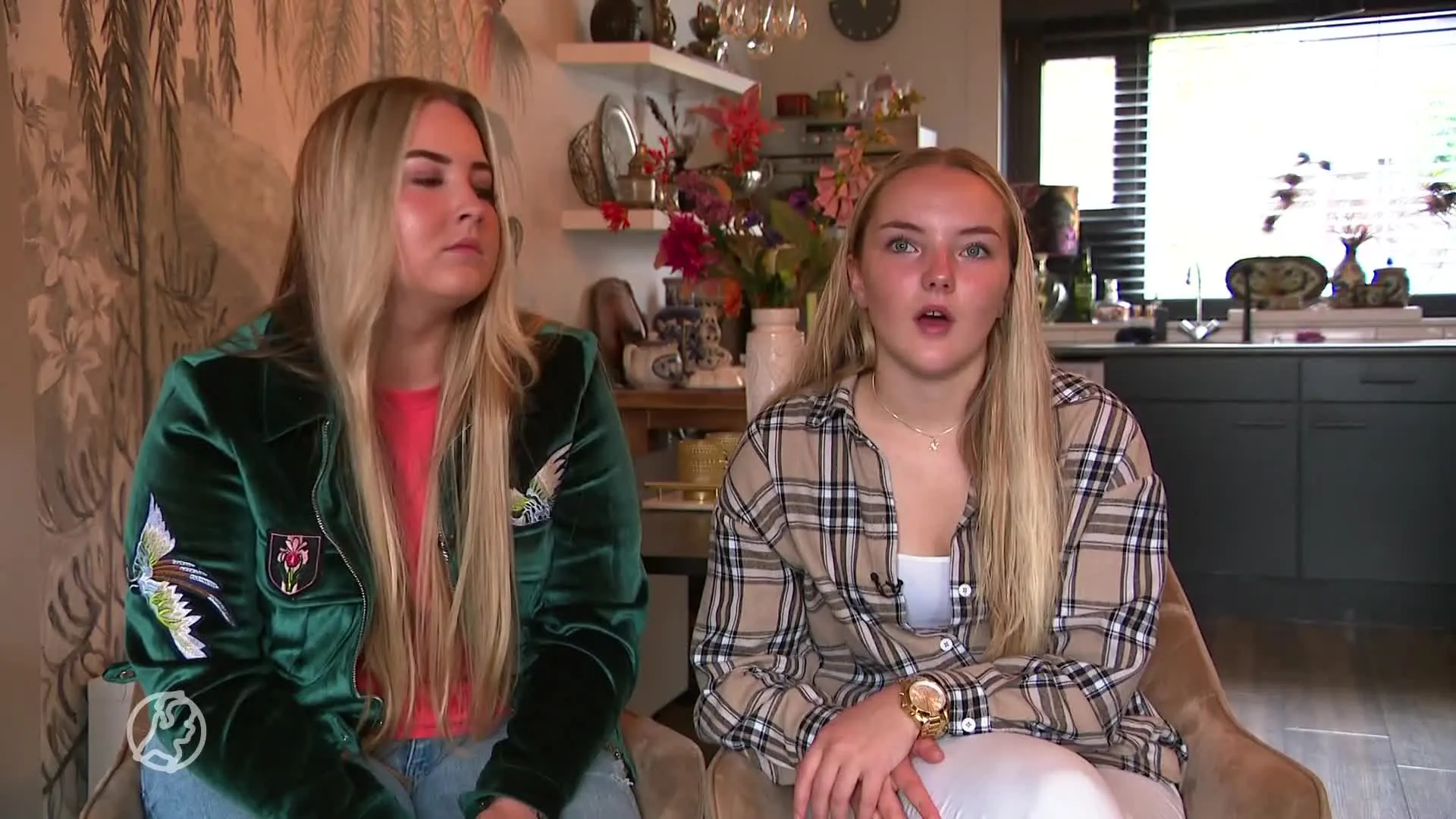 Fabiënne en Valerie geschrokken na aanslag op woningcorporatie