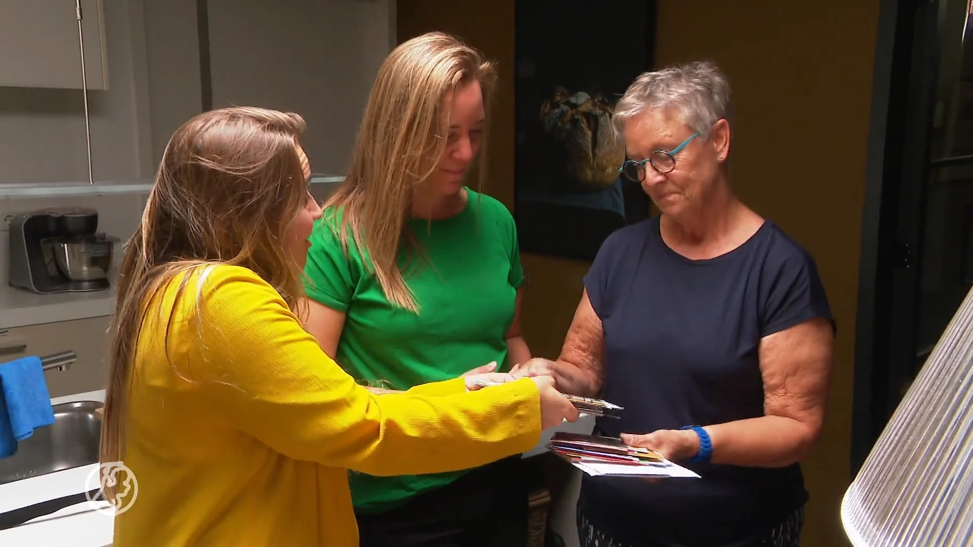 Mantelzorger Joke ontroerd door hartverwarmende kaartenactie