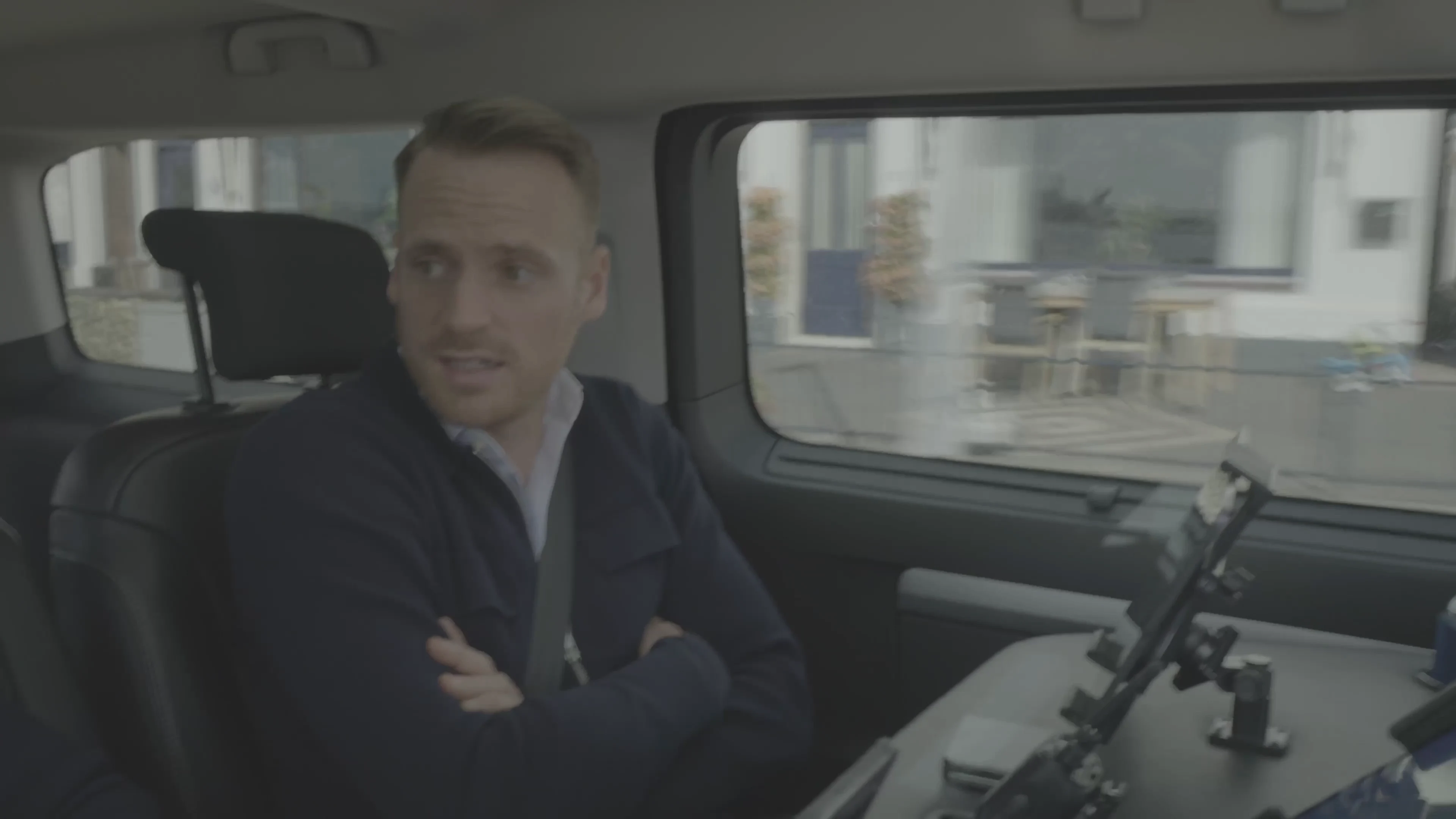 DELETED SCENE BUS Gio