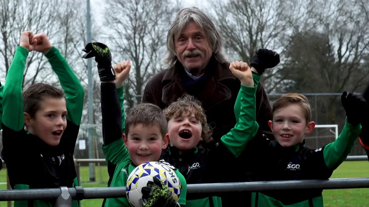 Johan wint Toto en overhandigt mooi geldbedrag aan SGO Grollo...