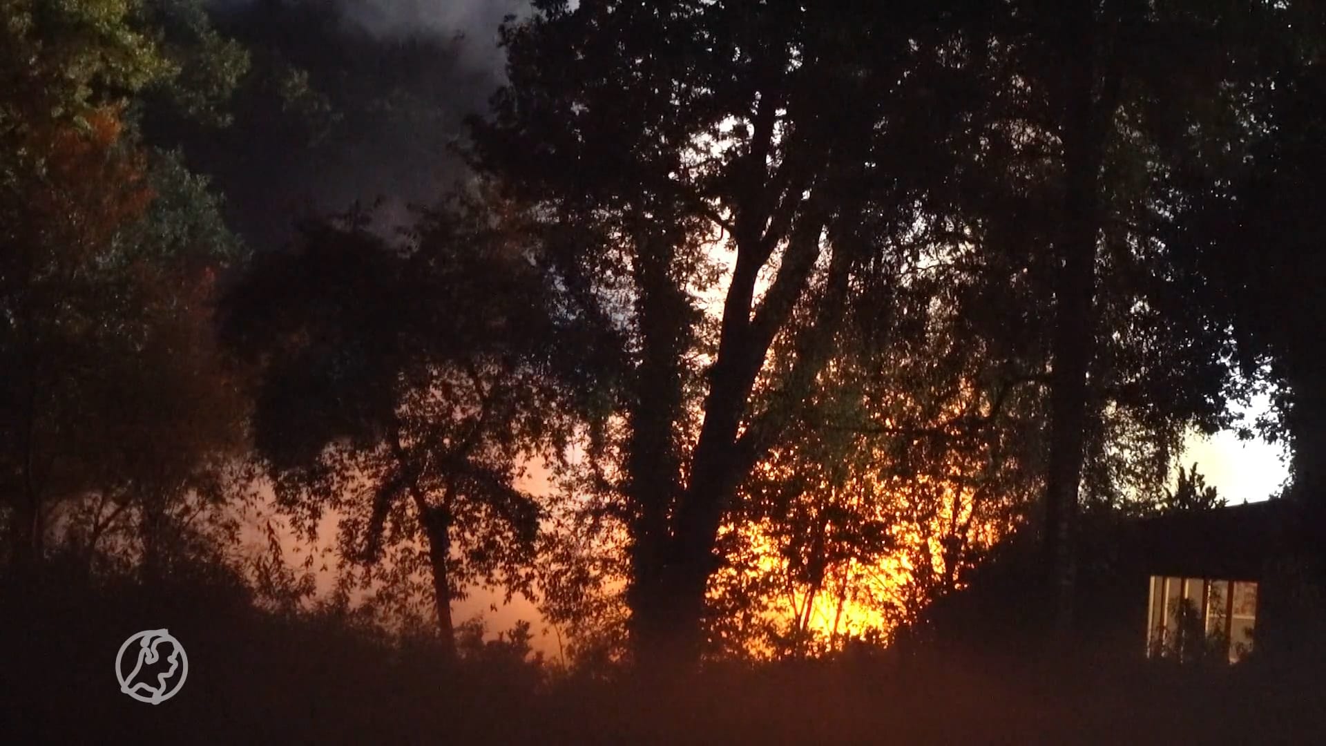 Dode aangetroffen na brand op vakantiepark Rheezerveen