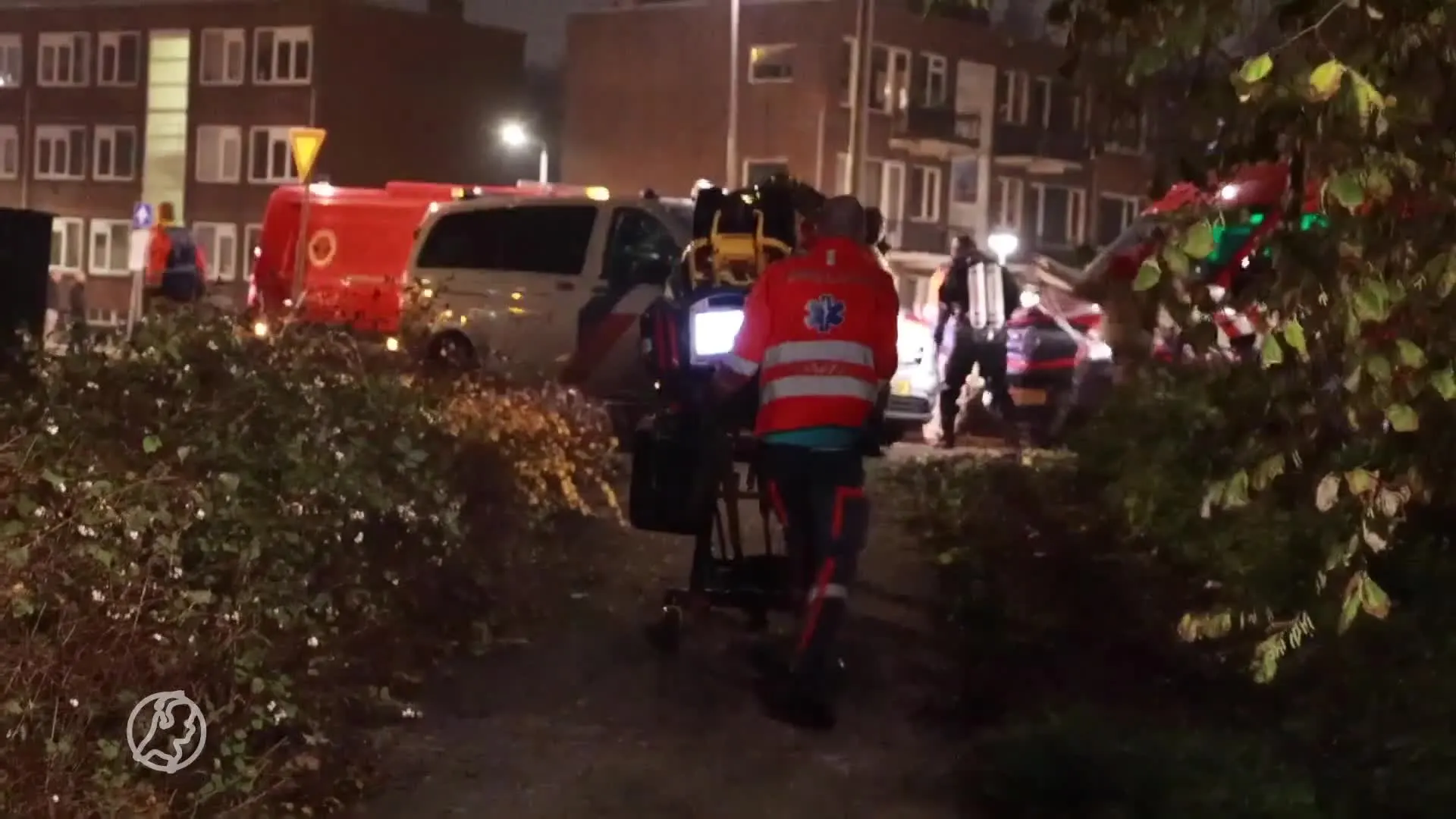 Man in Rotterdam uit ijskoud water gered dankzij oplettende omwonenden