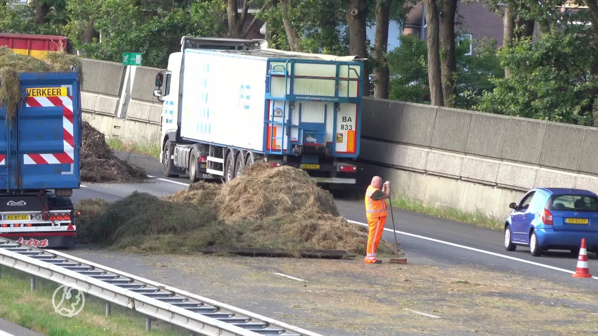 Boerenprotesten laaien weer op: langs meerdere snelwegen hooibalen in de brand