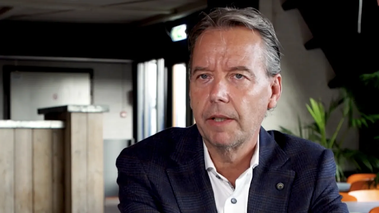 Koffie met Valentijn: 'Dán vliegt Alfred Schreuder er wel uit'