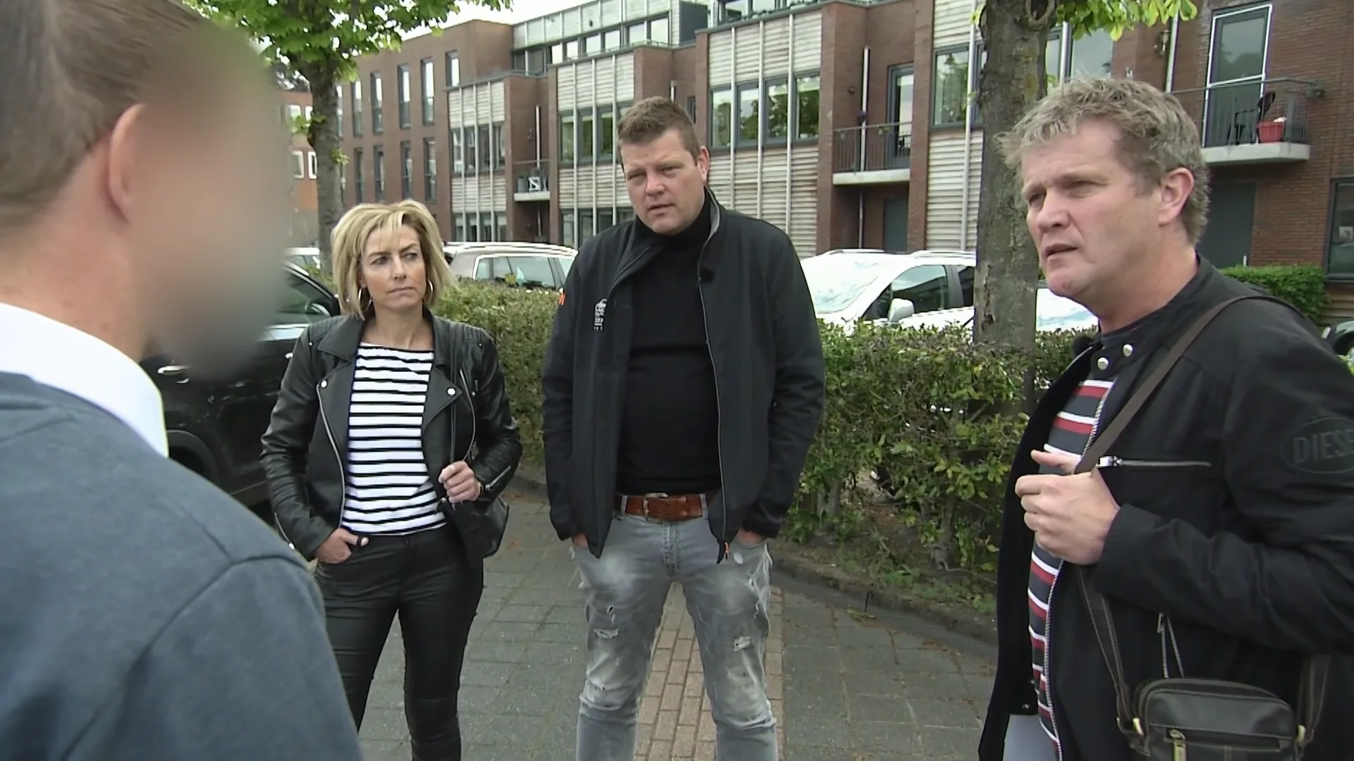 Autobedrijf uit Friesland FLINK TE GRAZEN genomen door TWEE OPLICHTERS