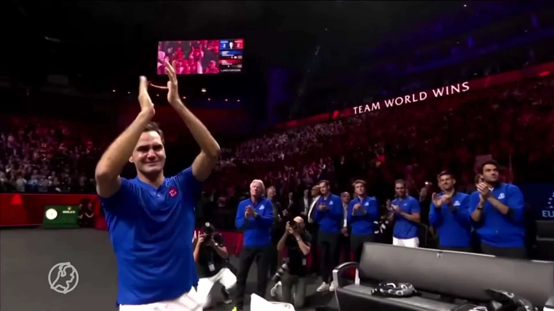 Tennisser Roger Federer in tranen na allerlaatste wedstrijd: 'Het was een perfecte reis'