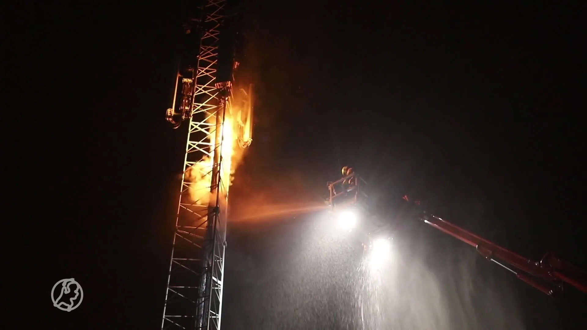 Brand in zendmast Bennekom, mogelijk sprake van brandstichting