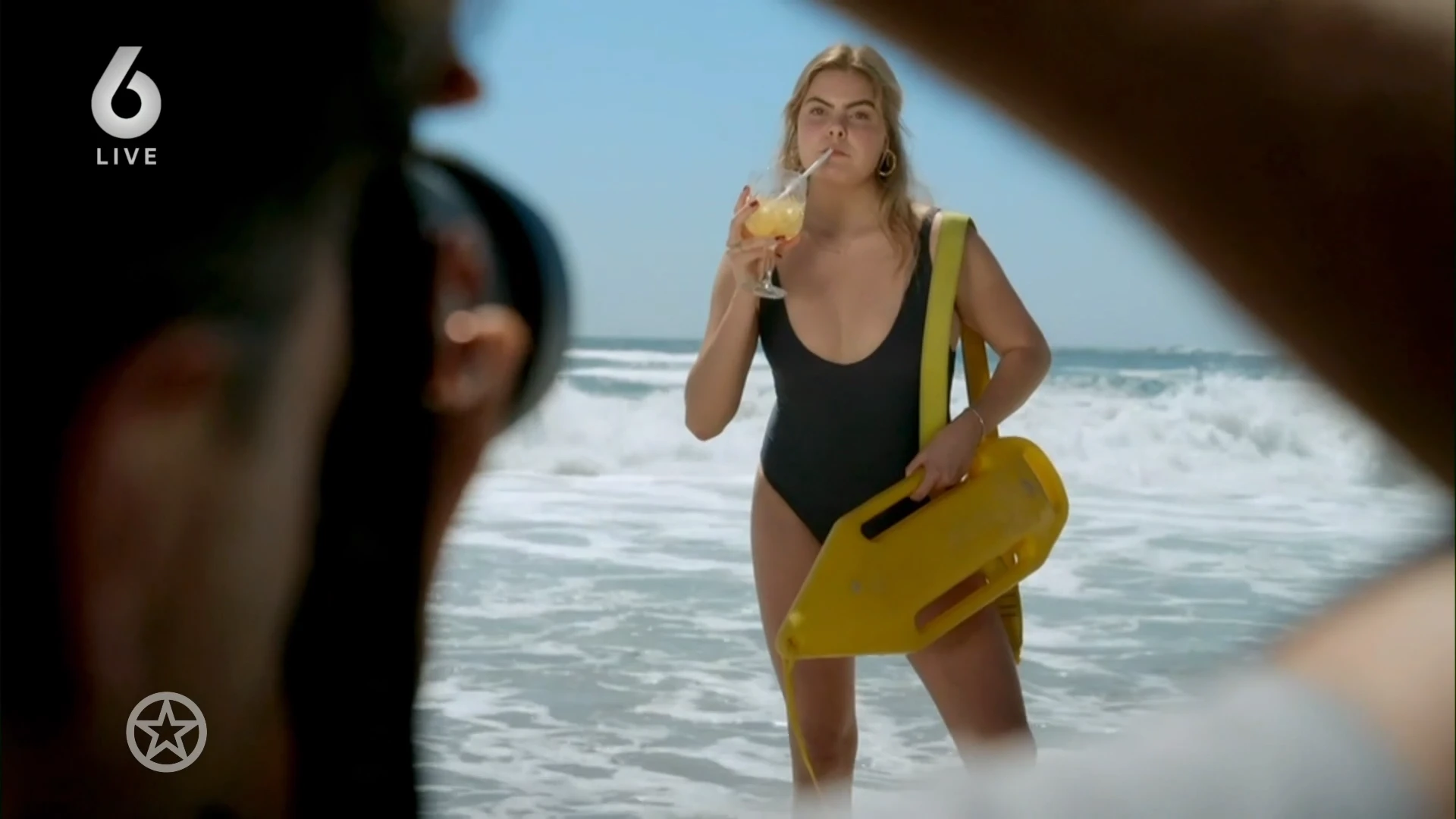 Ophef om Eloise in badpak