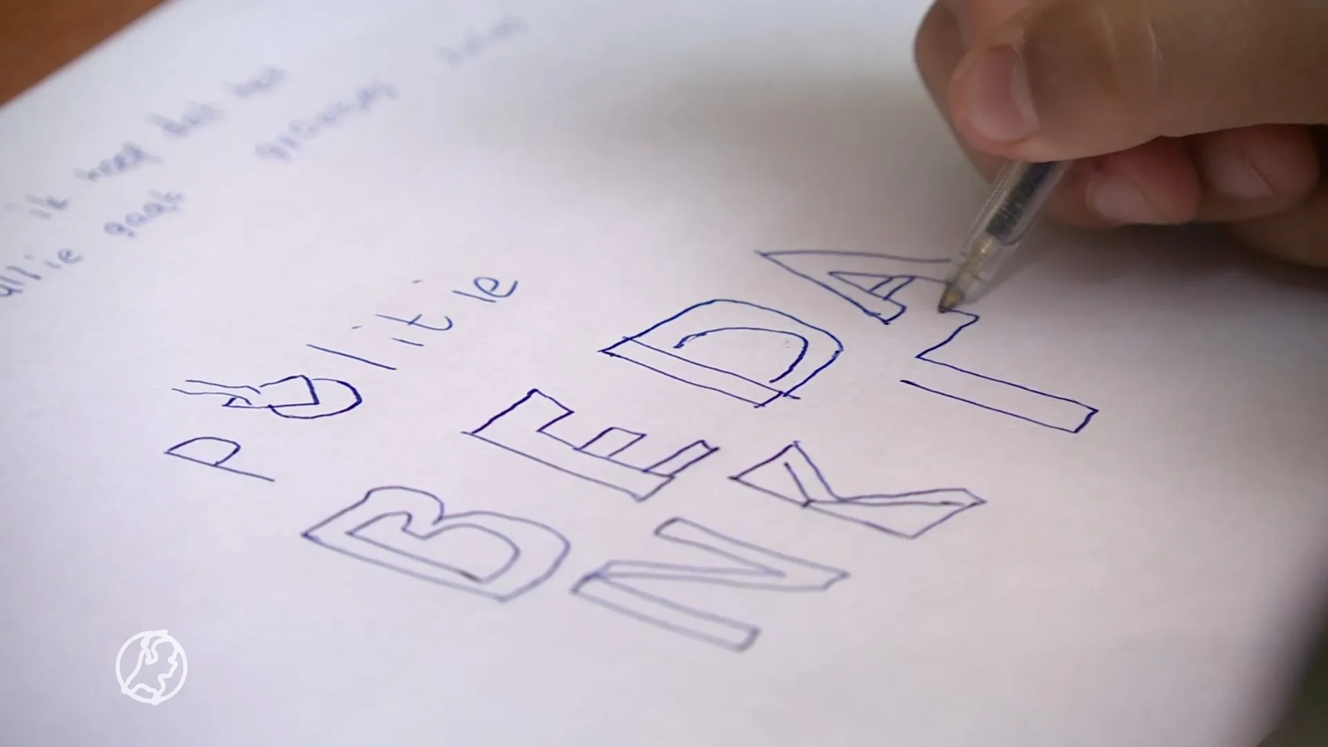 Julian (10), Tijn (8) en Anna (6) bedanken politie voor oppak...