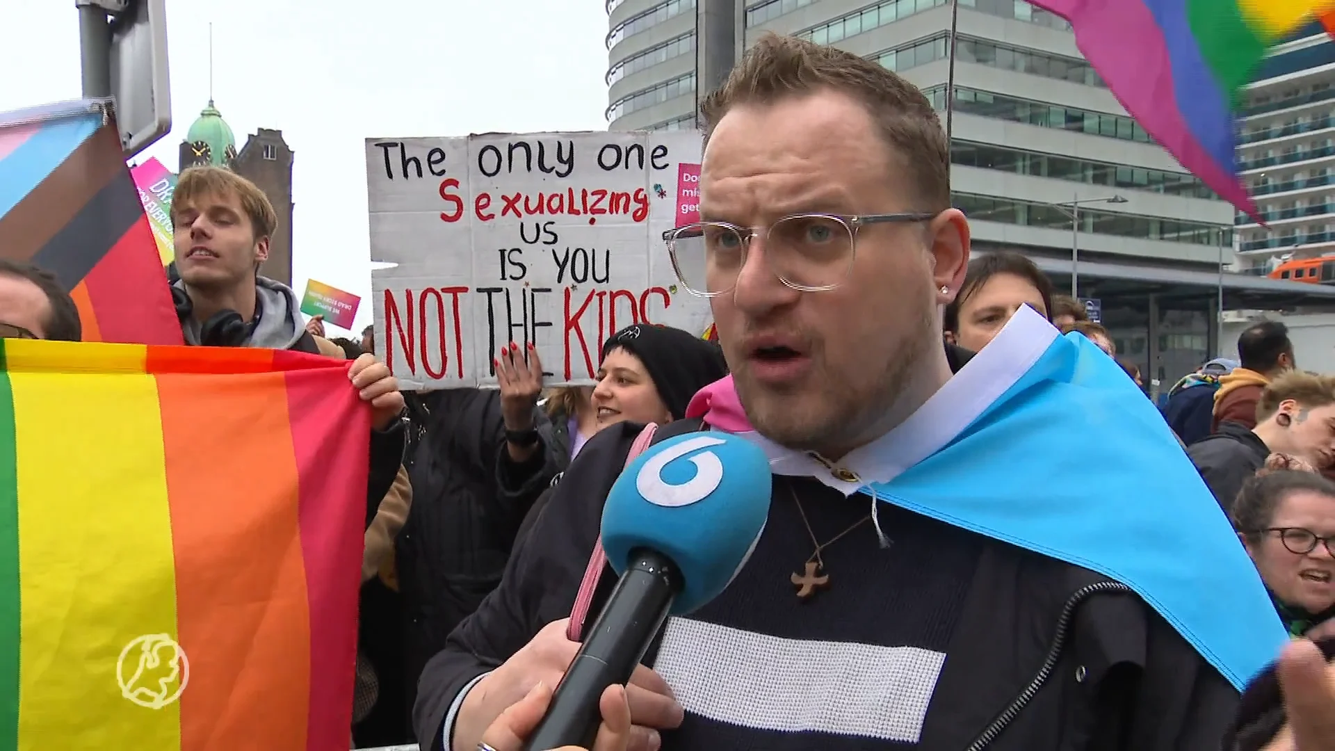 Ei naar dragqueens gegooid, politie voorkomt confrontatie tussen actievoerders