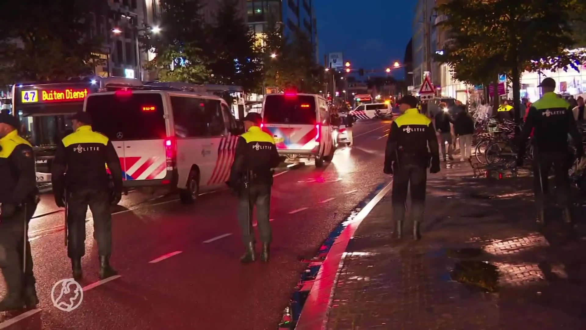 ME grijpt in bij demonstratie Waku Waku: betogers omsingeld en afgevoerd