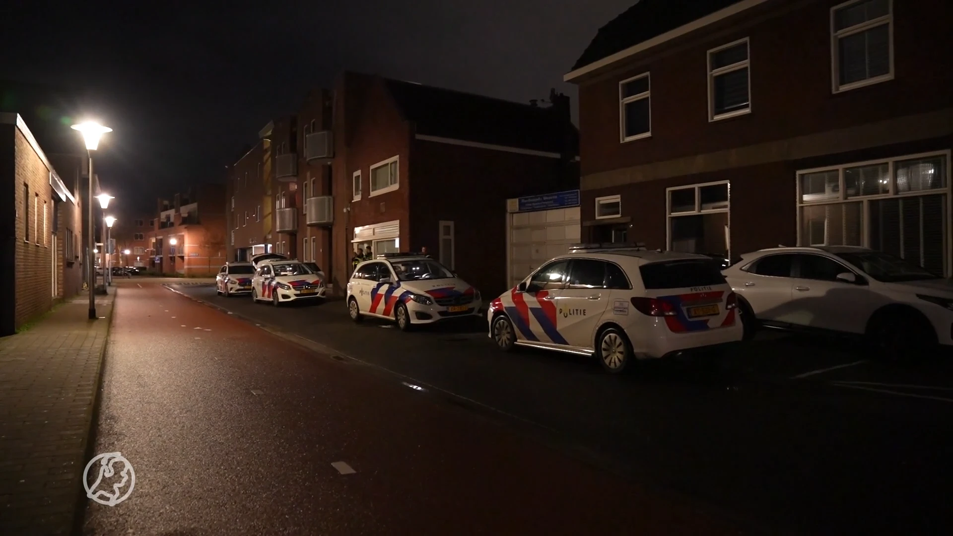 Inbrekers bedreigen en overvallen bewoners in woning Helmond