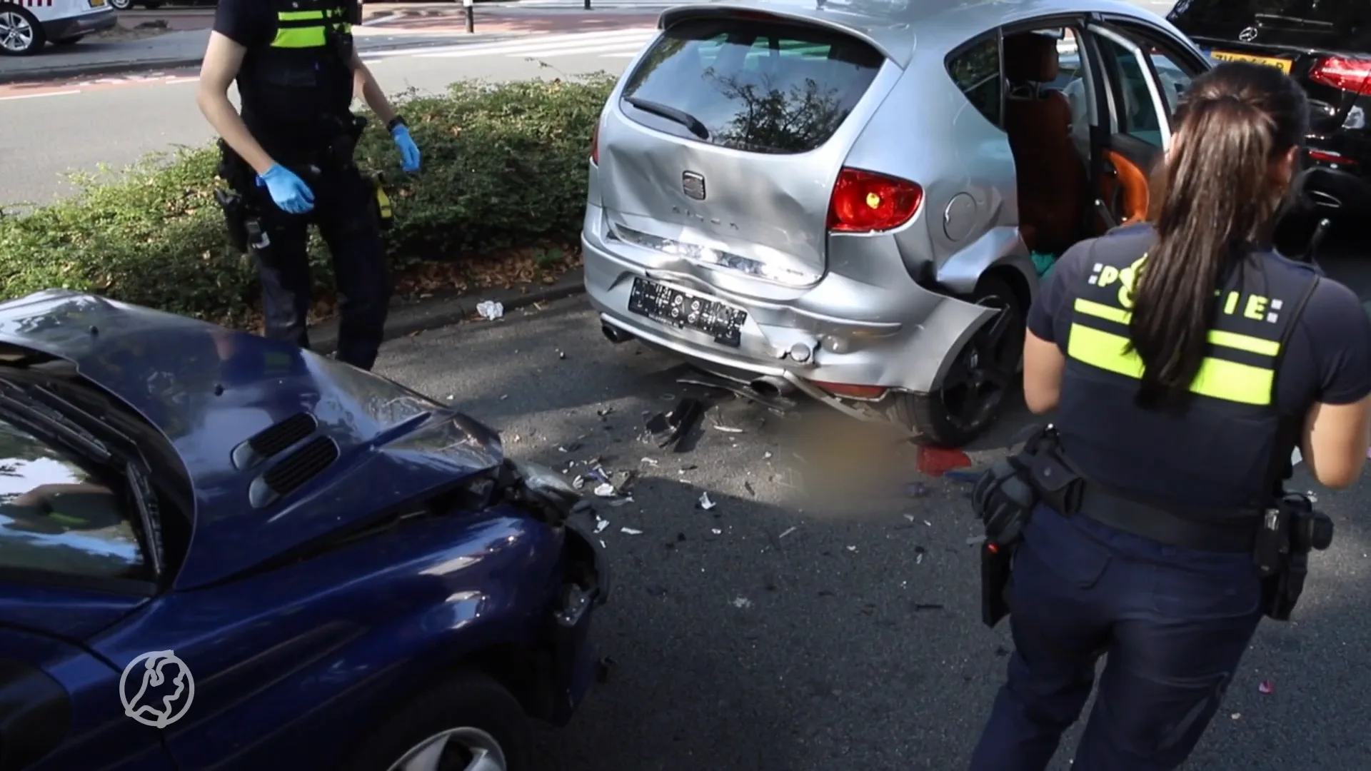 Dronken automobilist veroorzaakt aanrijding en valt vervolgens in het water