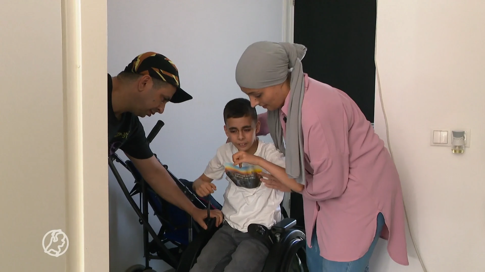 Inzameling voor rolstoelbus autistische jongens: 'Hartverwarmend hoeveel mensen helpen'