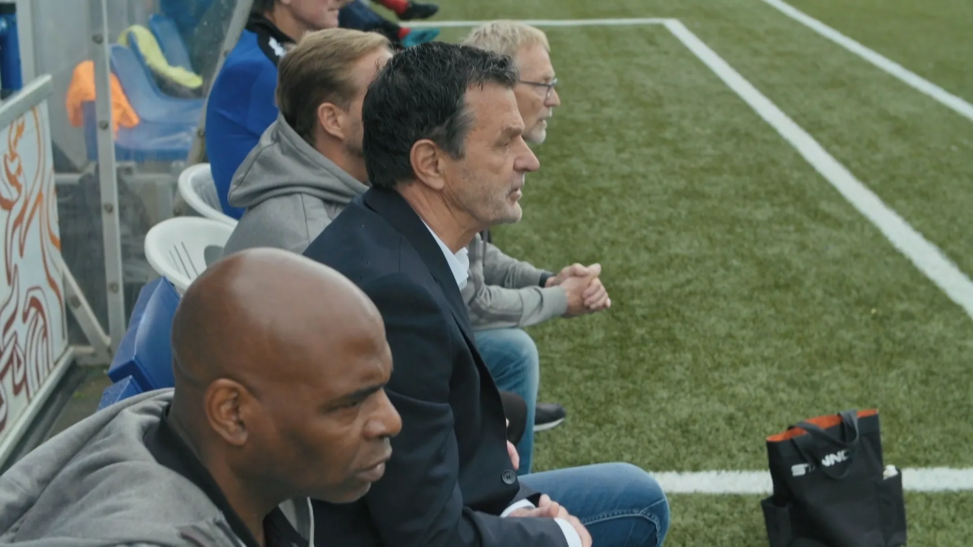 TRAINER Cor ten Bosch SPEELT tegen DEGRADATIE