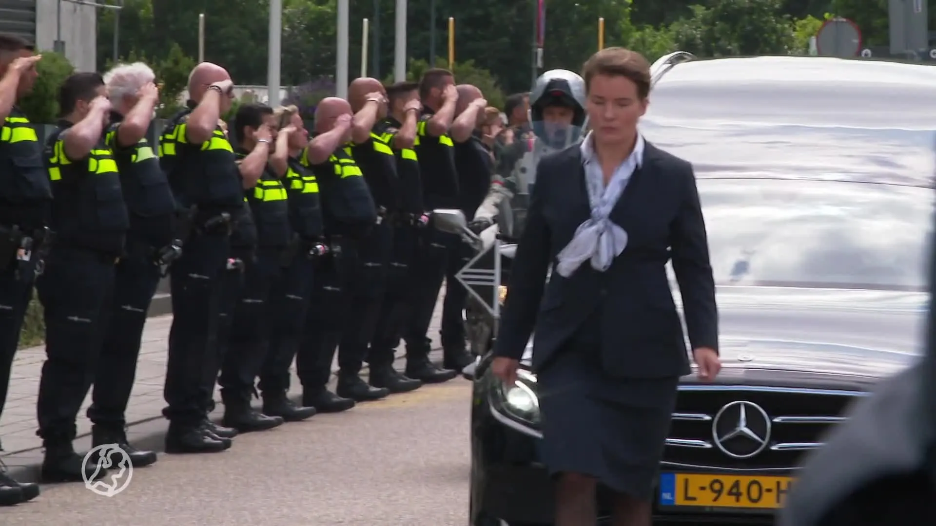 Kilometerslange erehaag voor doodgereden motoragent Arno