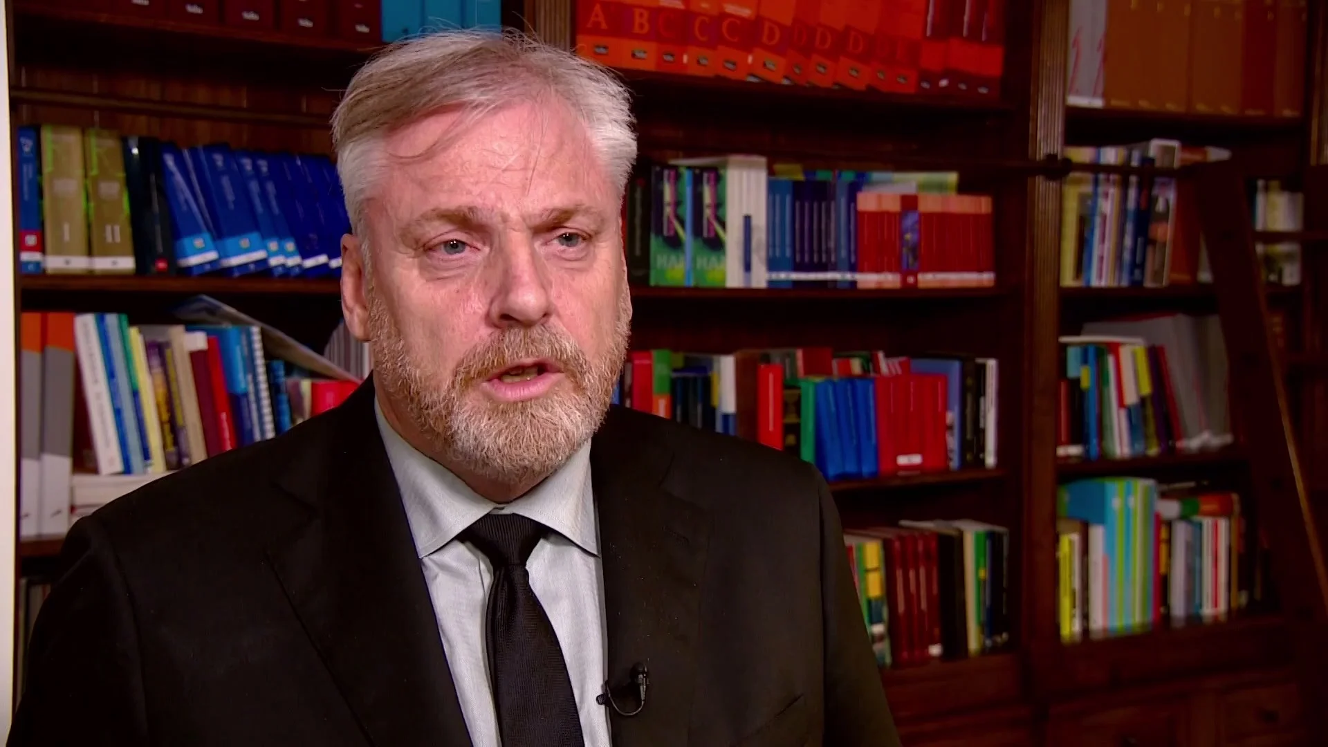 Geëmotioneerde advocaat Schouten: 'Uitvaart Peter R. de Vries was er één van de buitencategorie'