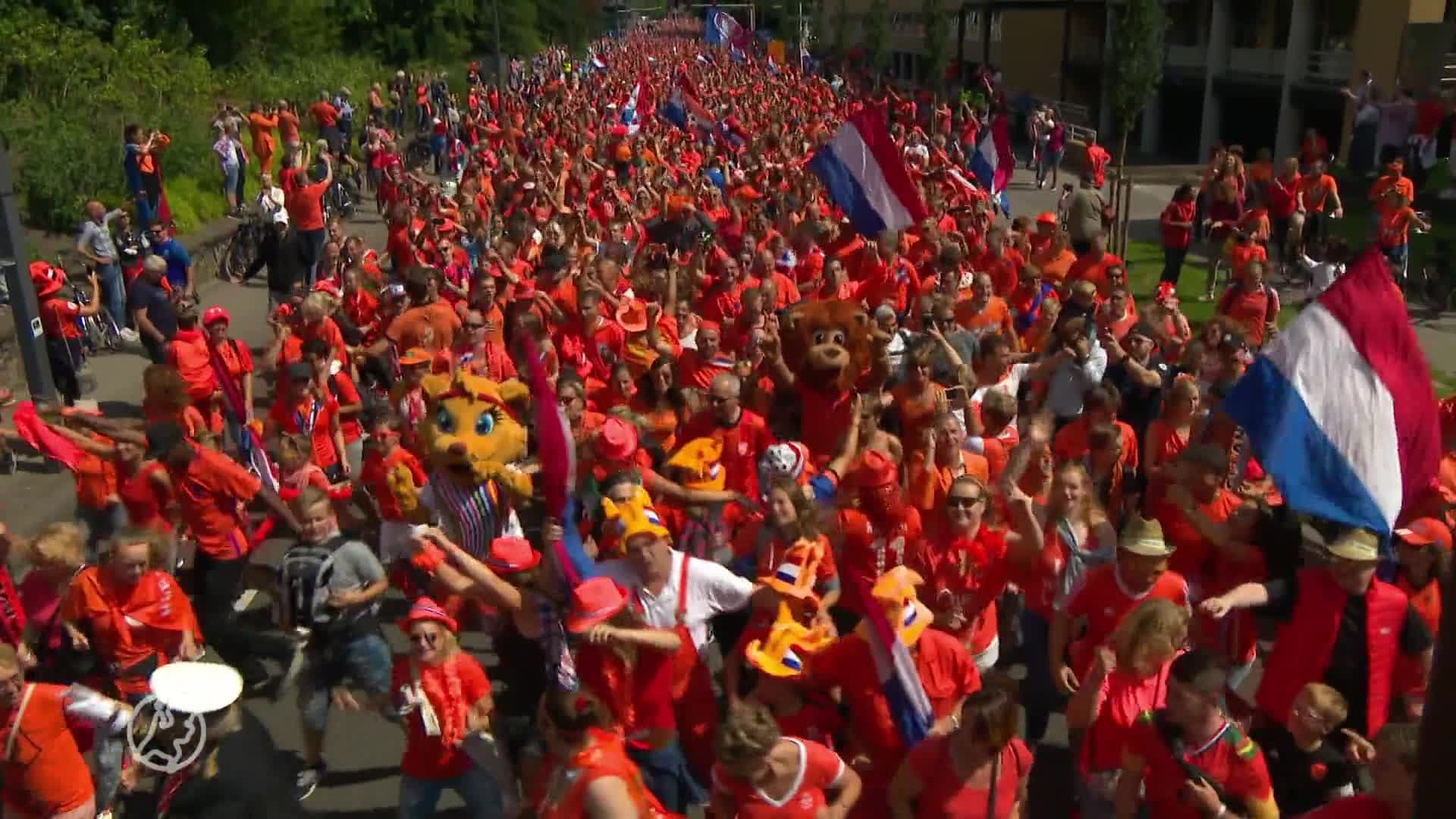 Eerste Oranjefans pakken koffers in en maken zich klaar voor ...