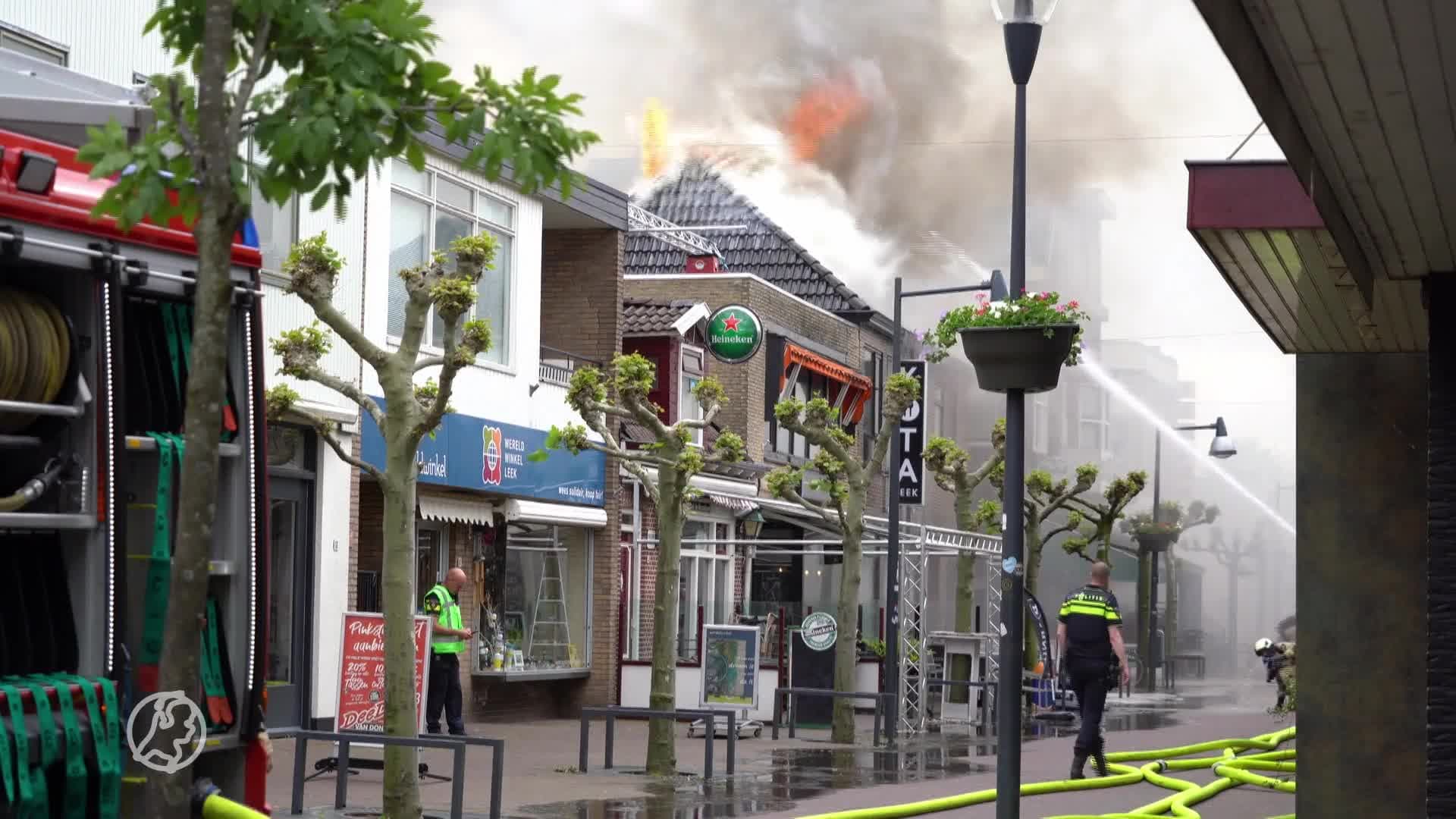Zeer grote brand in Chinees restaurant in dichtbebouwde straat Leek