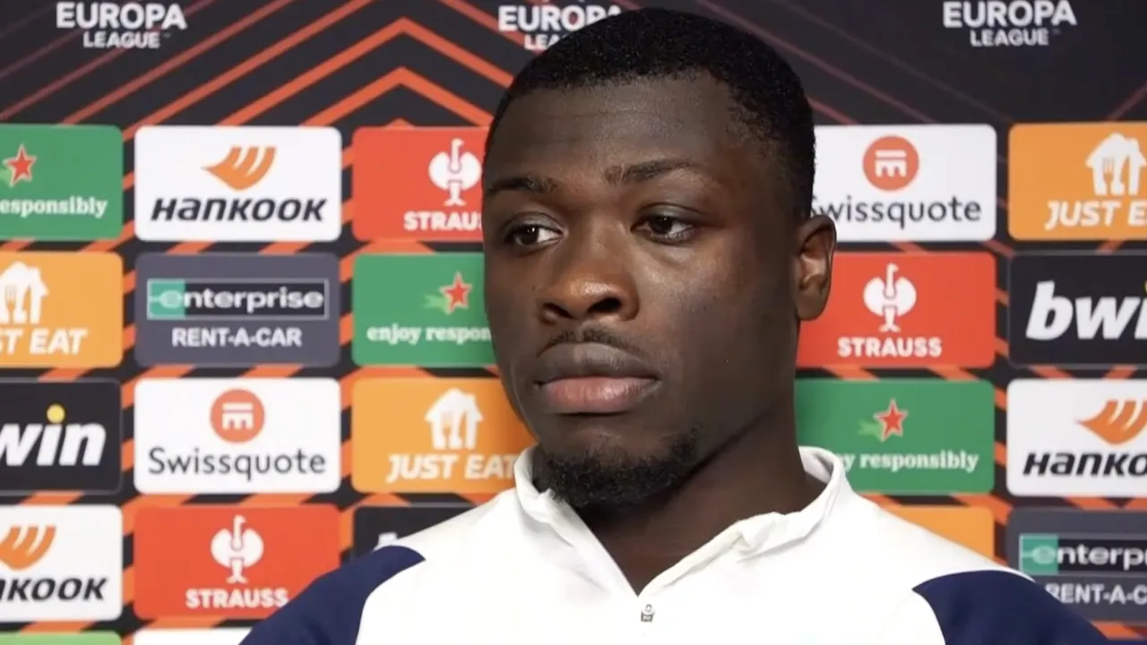 Noa vraagt Brobbey: 'Je liep na afloop woedend richting de scheidsrechter, wat zei je?'