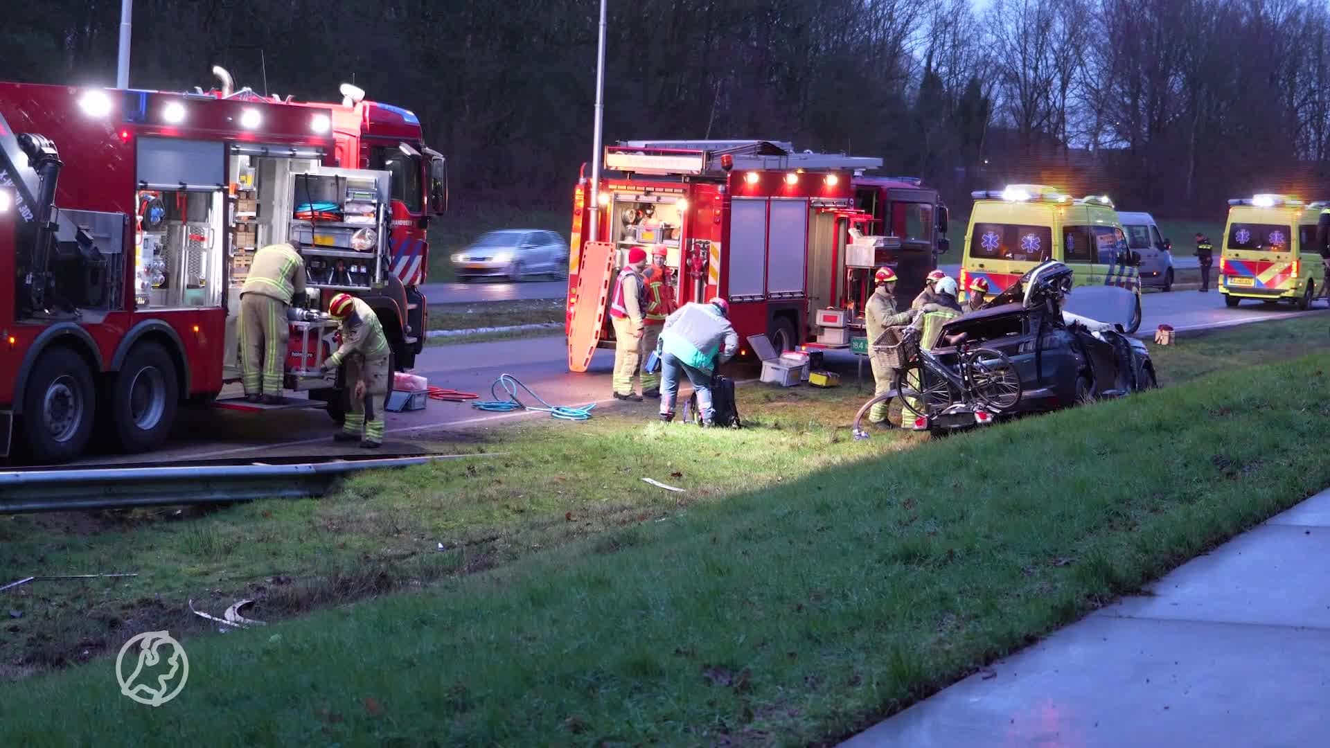 Twee zwaargewonden na ongeval met meerdere voertuigen in Emmen