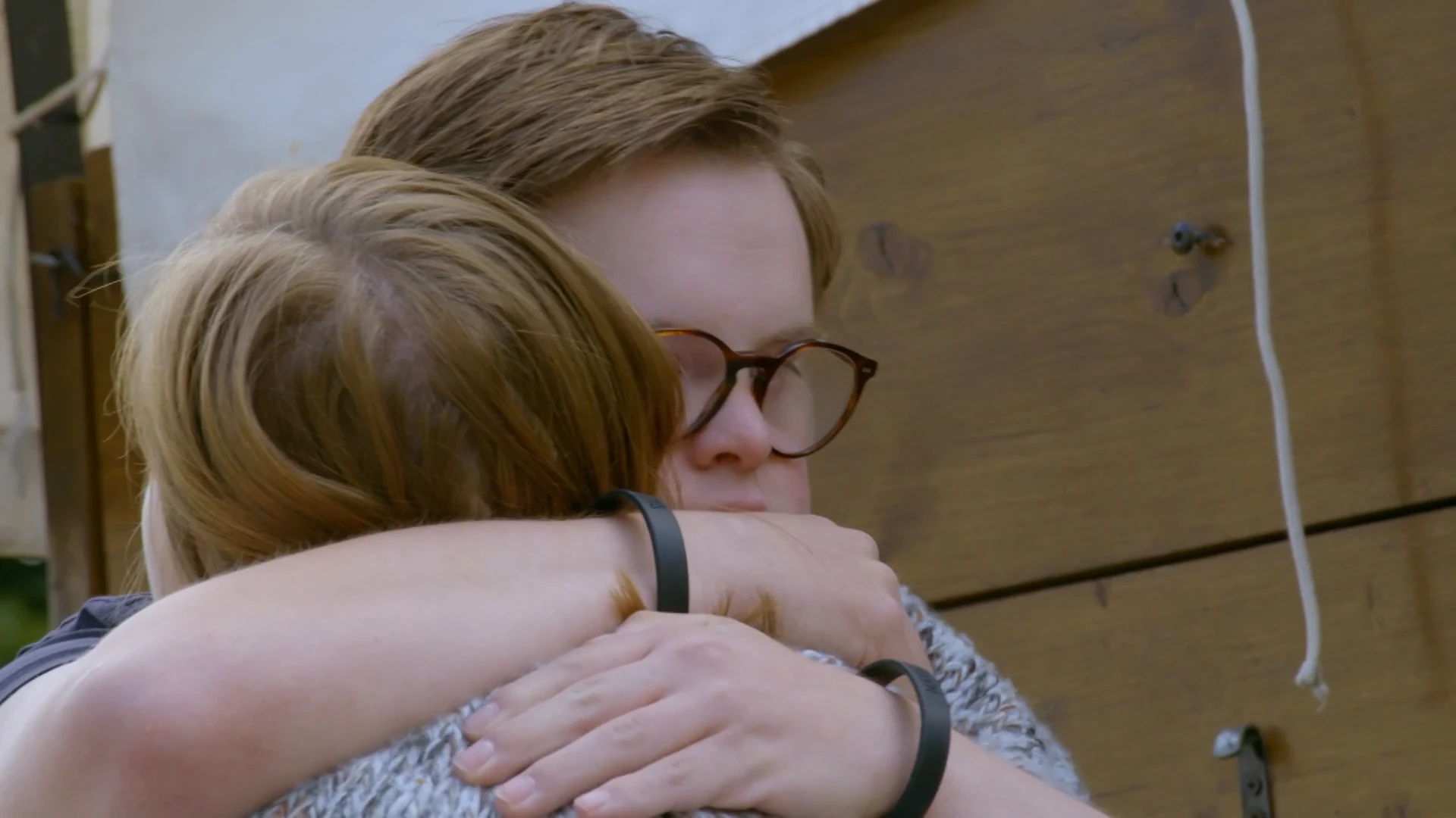 Heeft de BEZETTE Troy EEN LIEFDESDILEMMA?