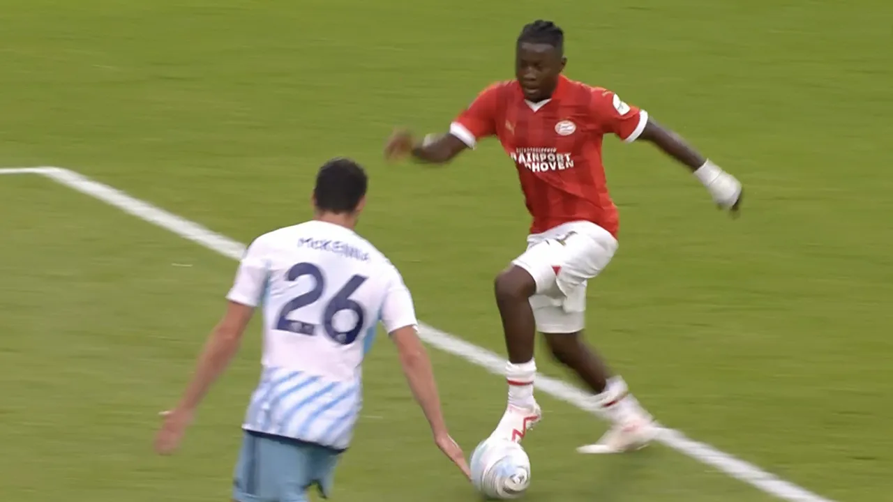 KANS: Johan Bakayoko maakt bijna zijn tweede treffer