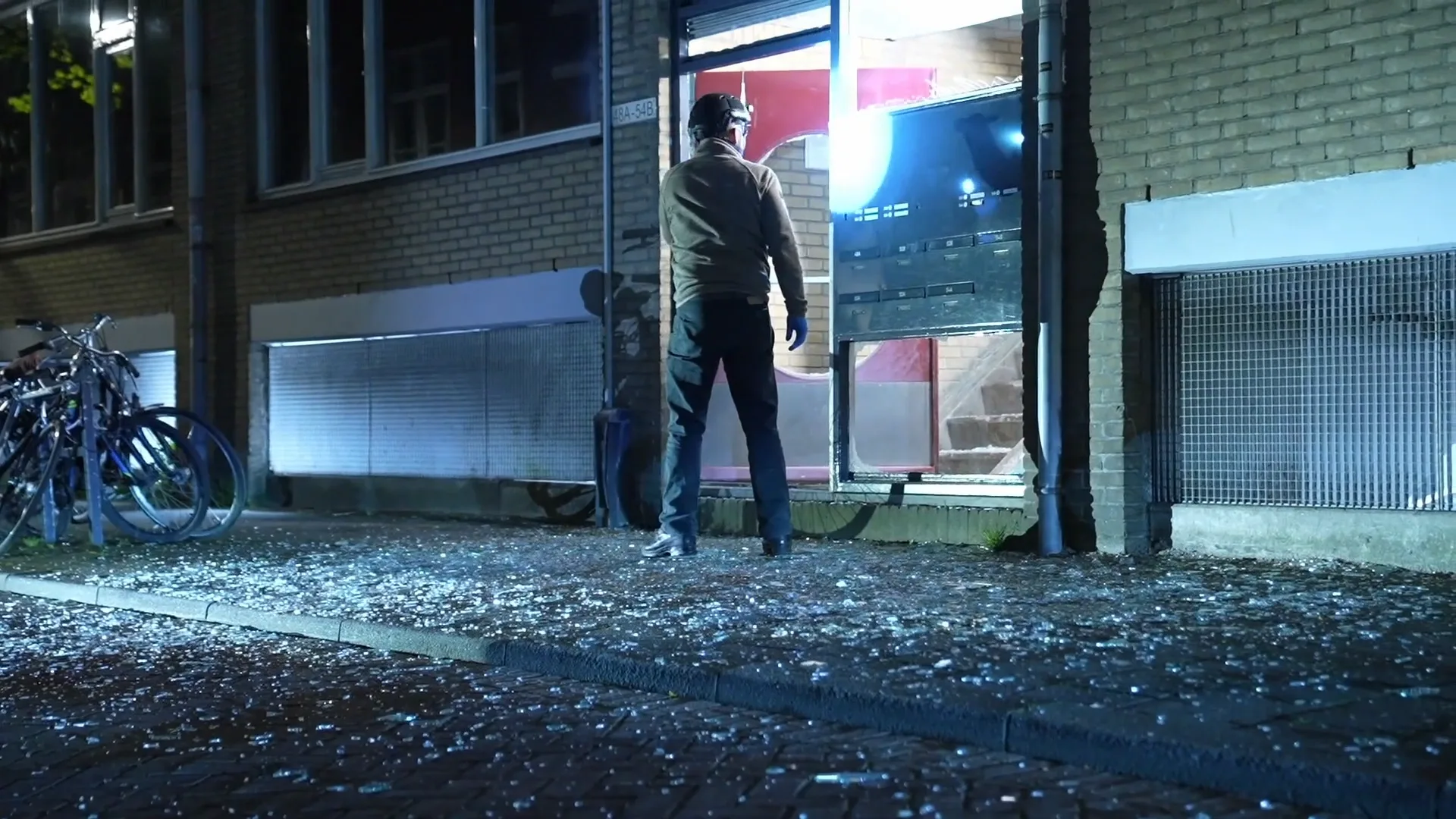 Na explosie nu schietpartij in Rotterdamse buurt, portiek doorzeefd met kogels