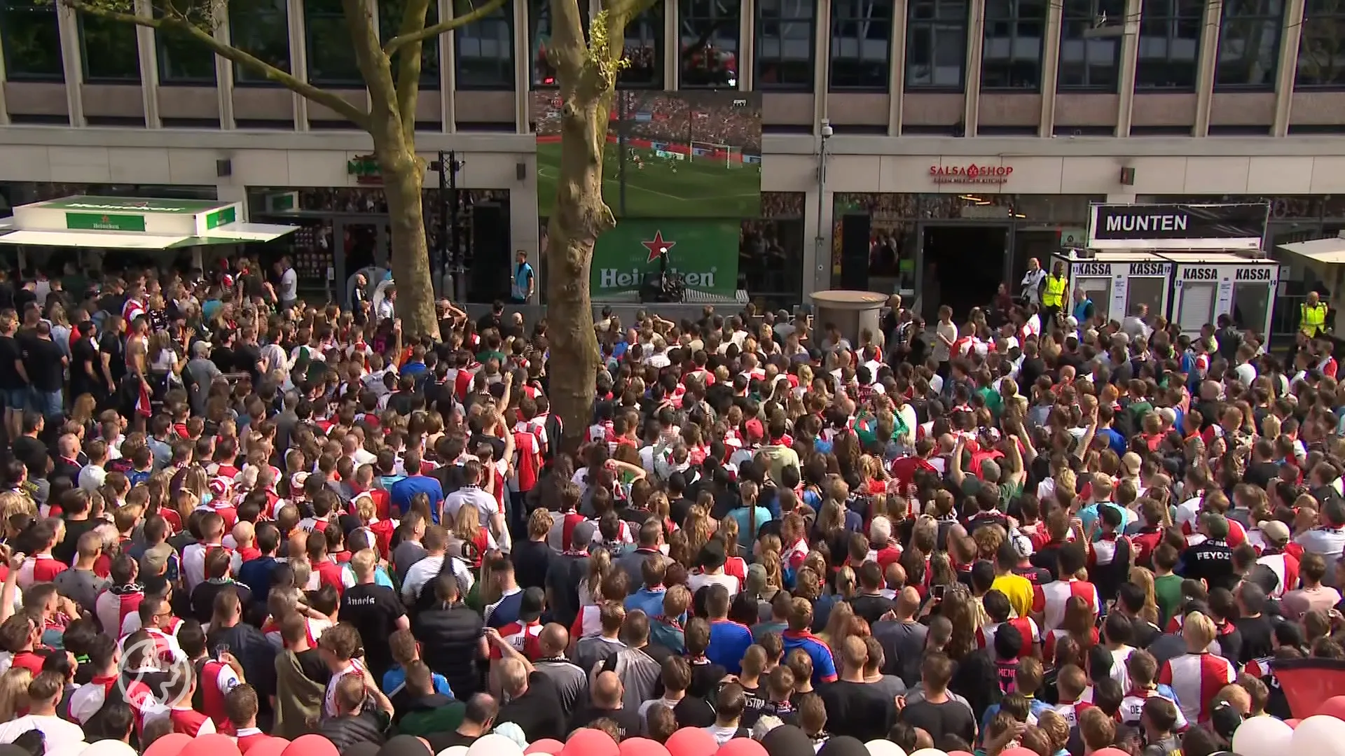 Feest op de Coolsingel na doelpunt Feyenoord