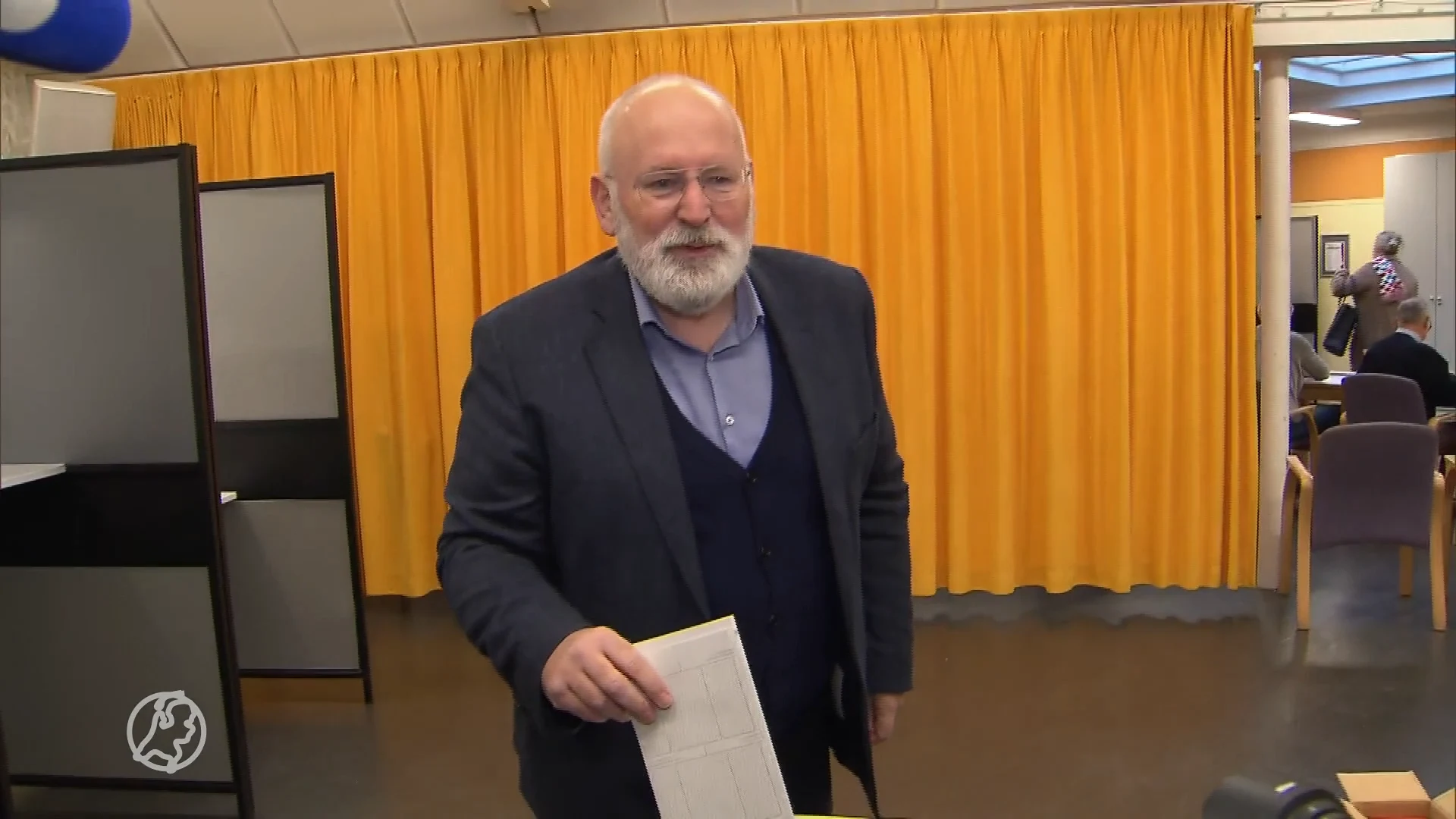 Timmermans (GL-PvdA) neemt loyale volger mee naar stembureau