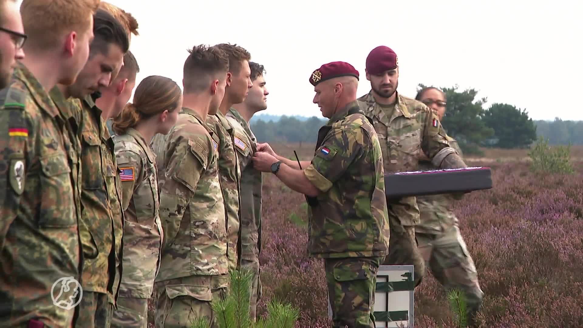 Militaire parachutisten van over de hele wereld in Nederland voor grote oefening