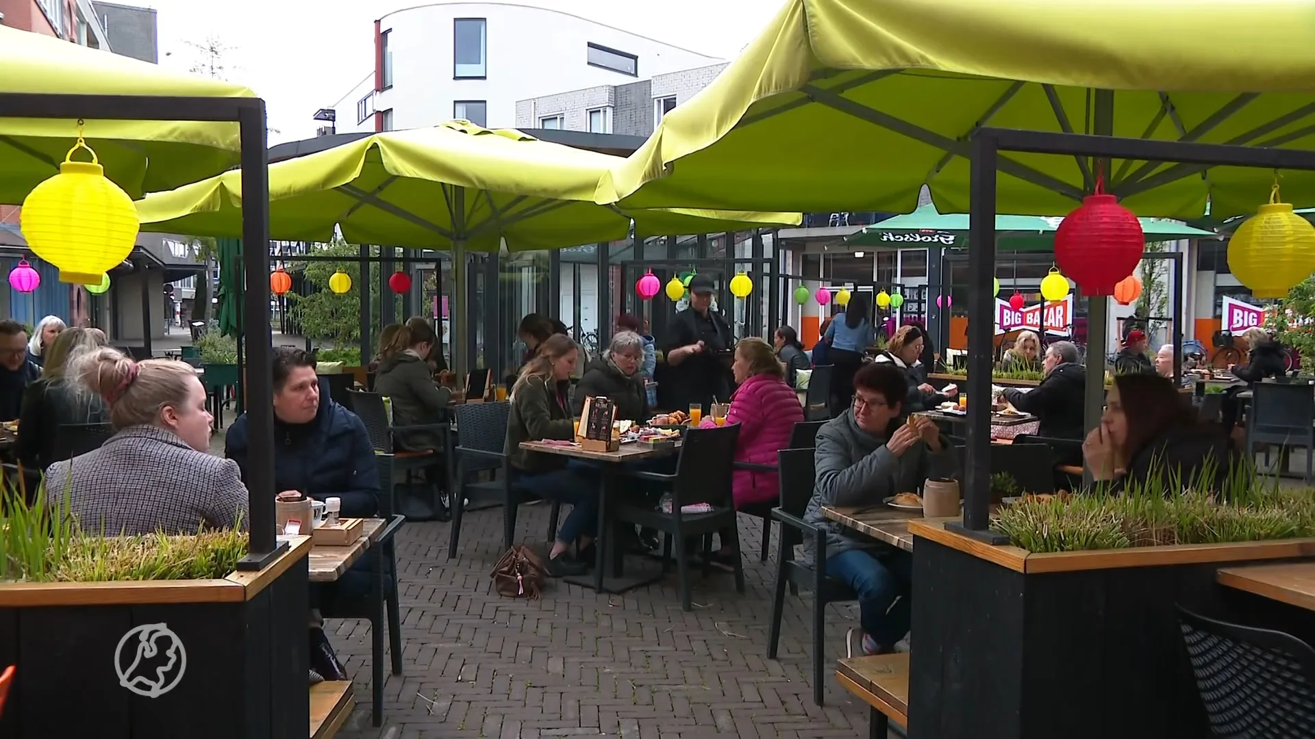 Deze zorgmedewerkers waren vanochtend de eerste op het terras...