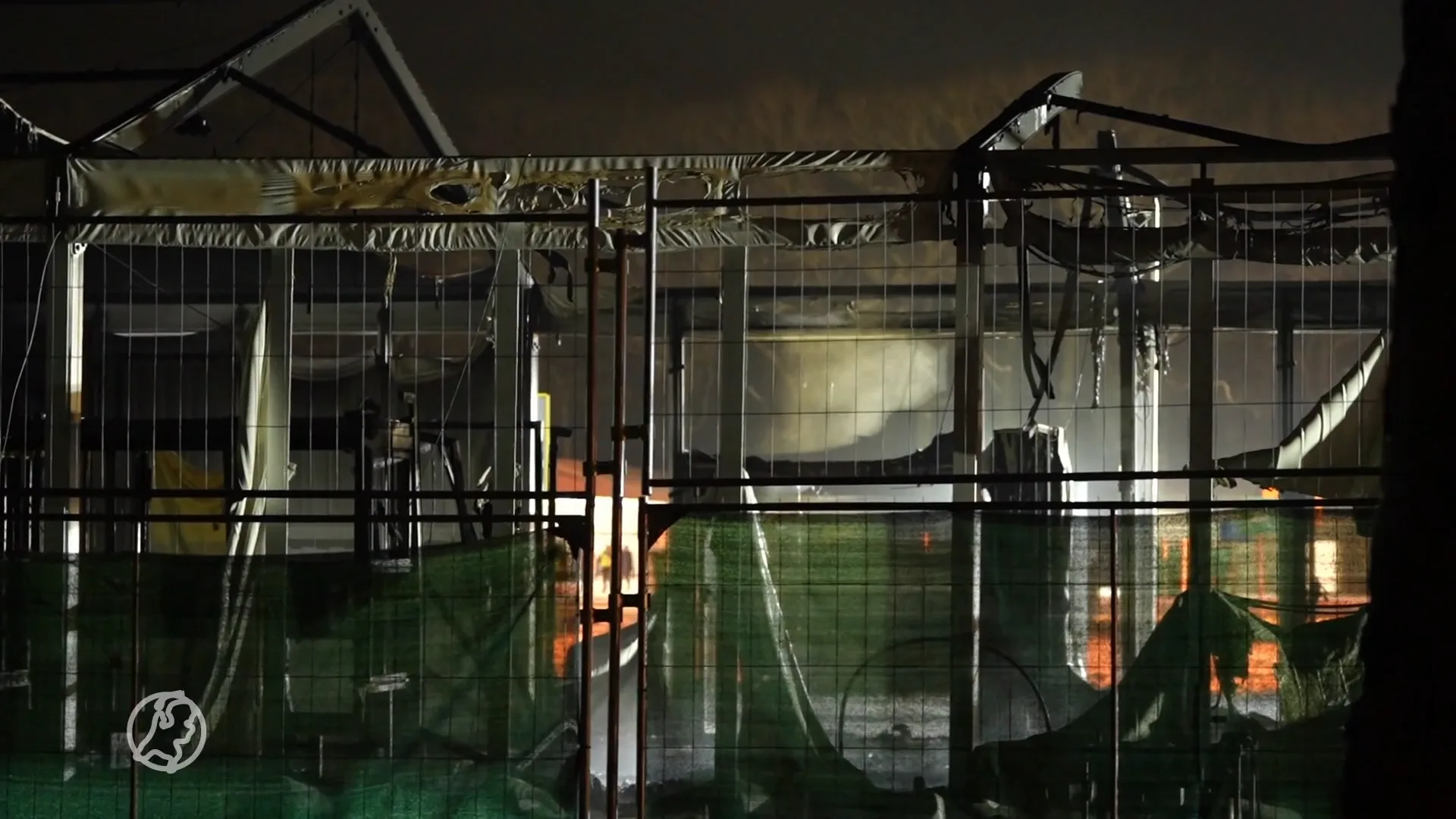 Brand verwoest toiletgebouw op opvanglocatie asielzoekers bij Liempde