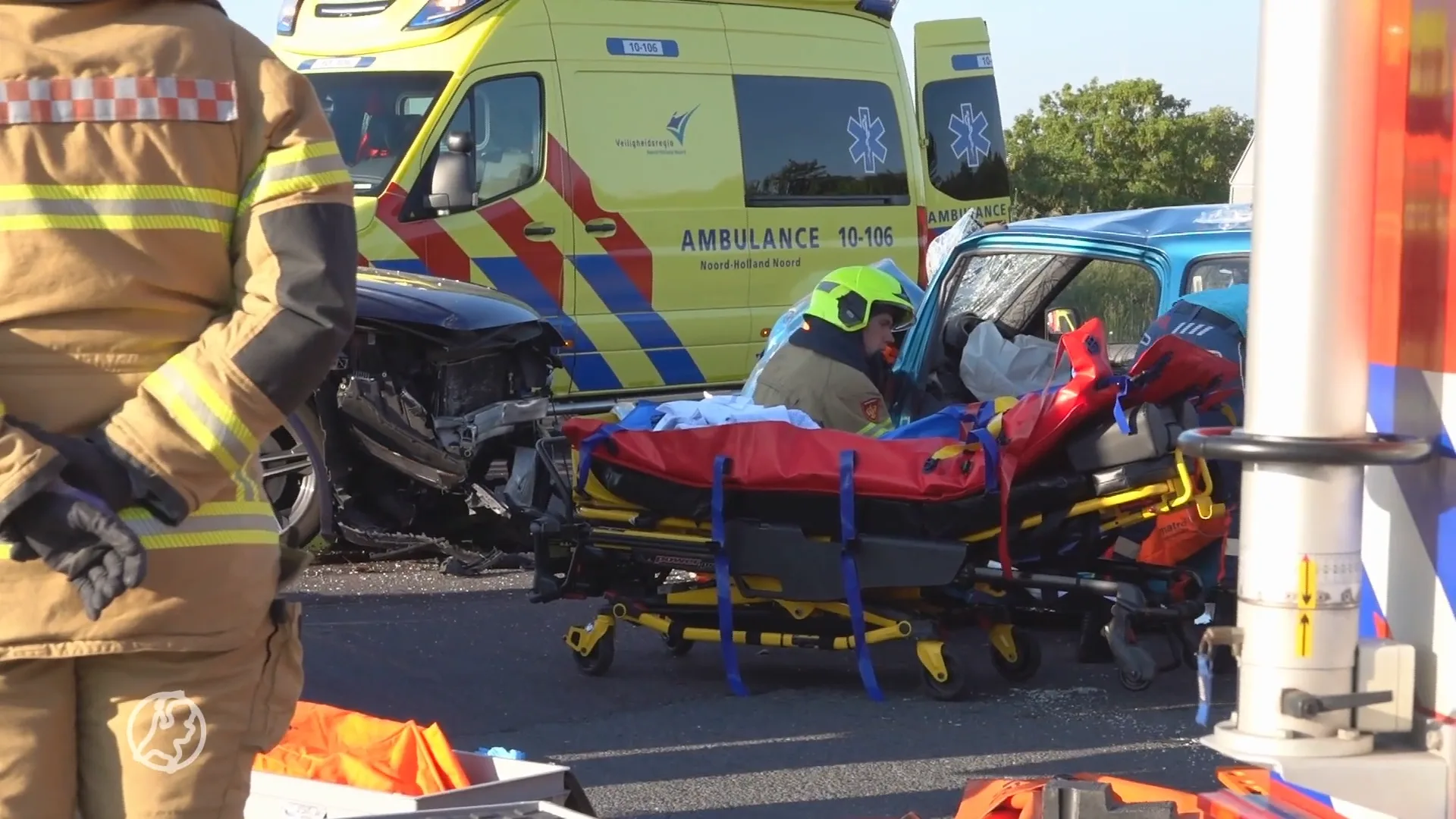 Drama op N239: twee auto's botsen op elkaar, meerdere gewonden naar ziekenhuis