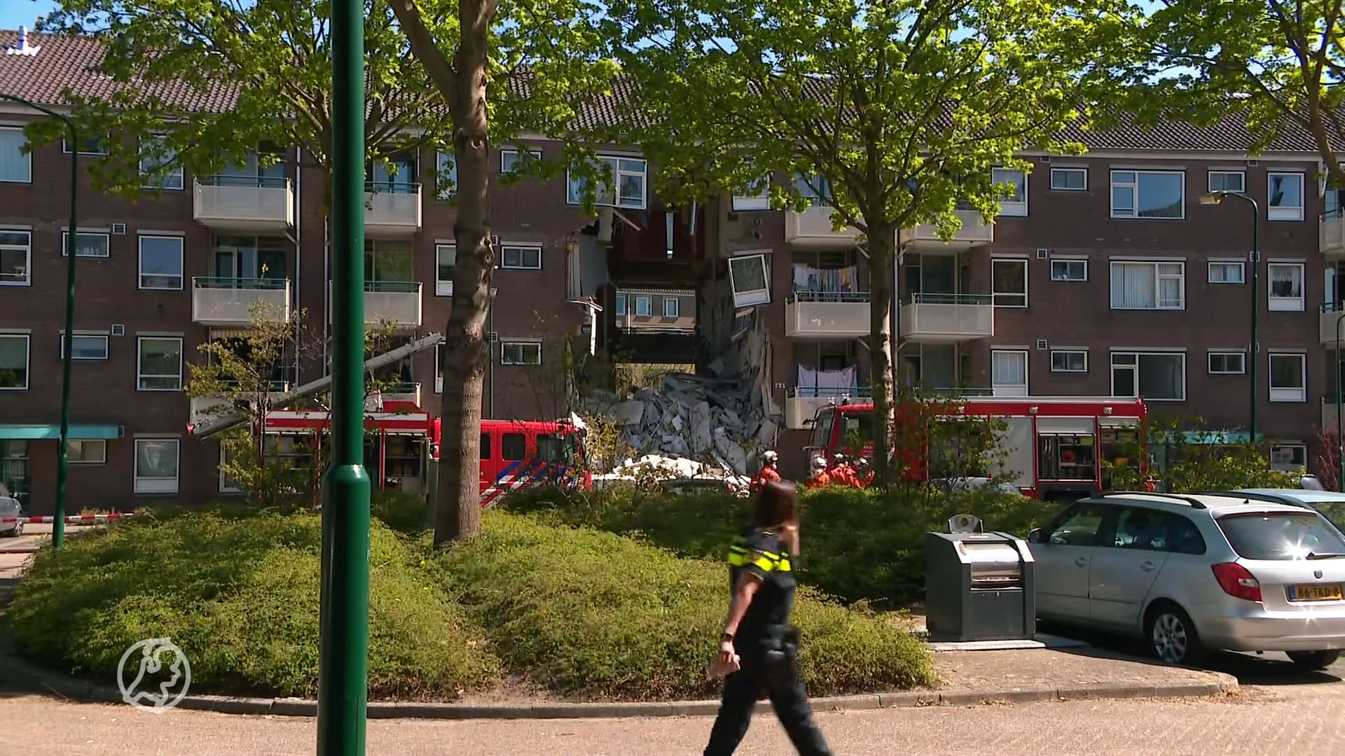Flat in Bilthoven ingestort na gasexplosies, meerdere brandweerlieden gewond